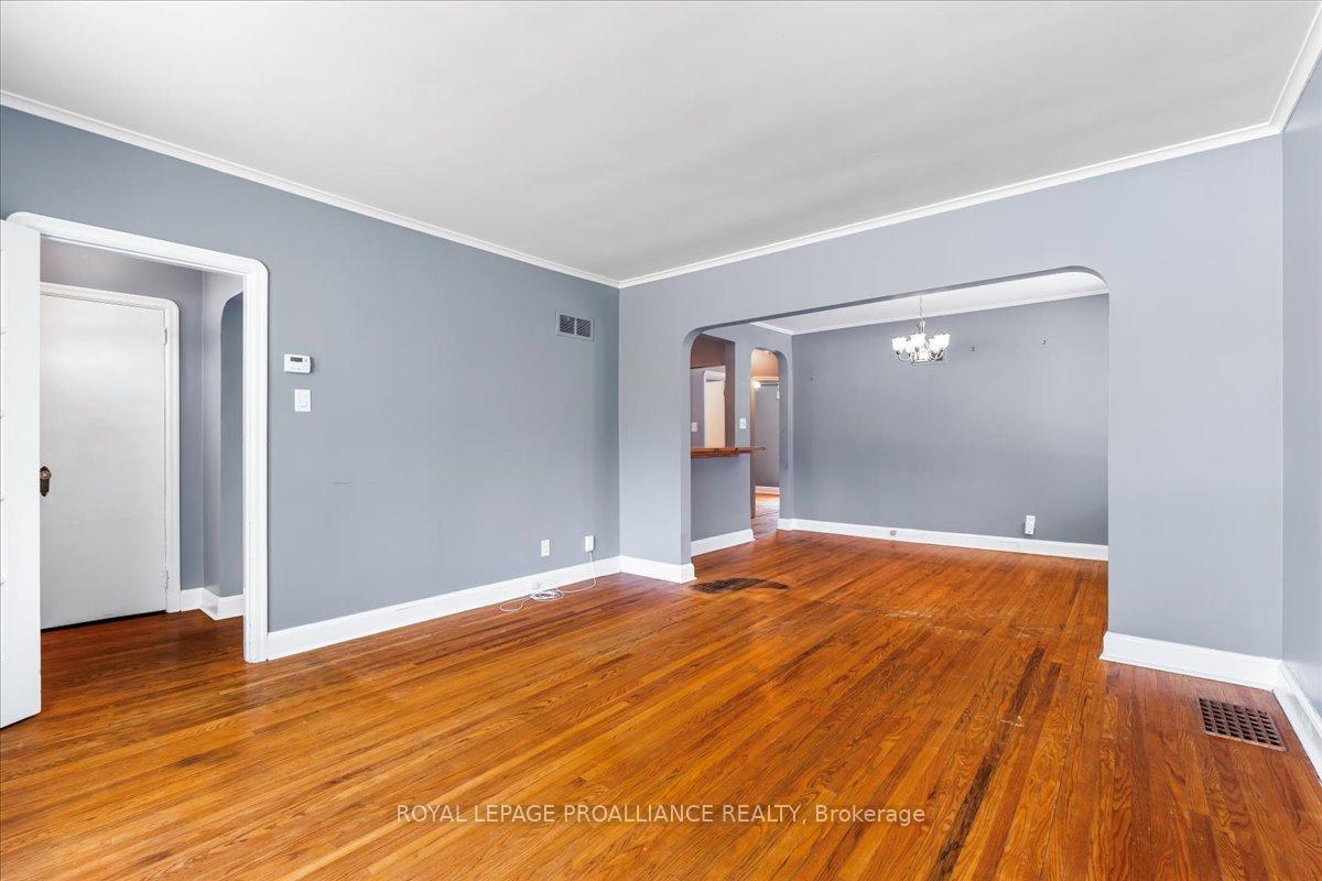 Photo 5 of 27 Crestview Avenue, Belleville, Belleville Ward — HOMEH