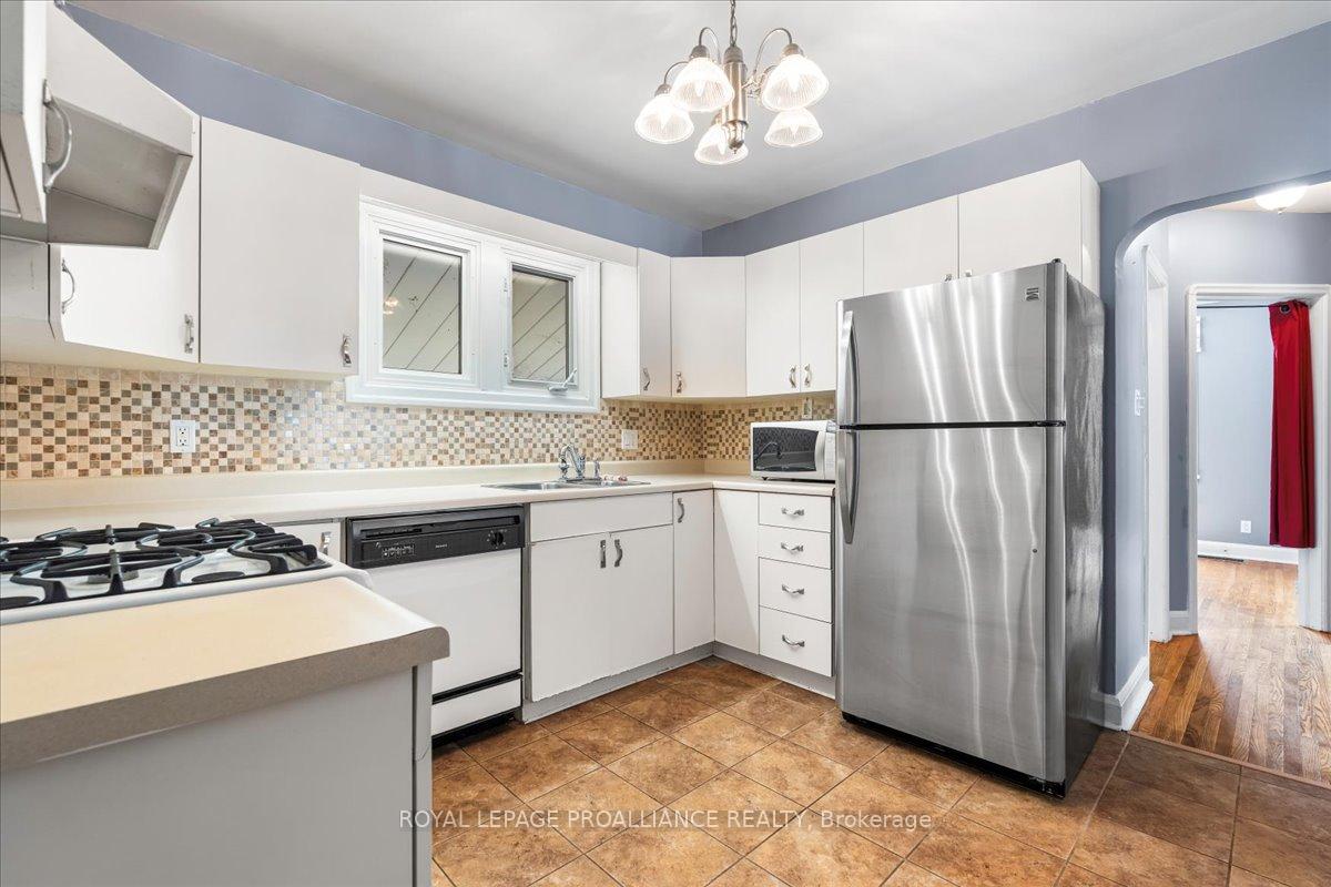 Photo 15 of 27 Crestview Avenue, Belleville, Belleville Ward — HOMEH