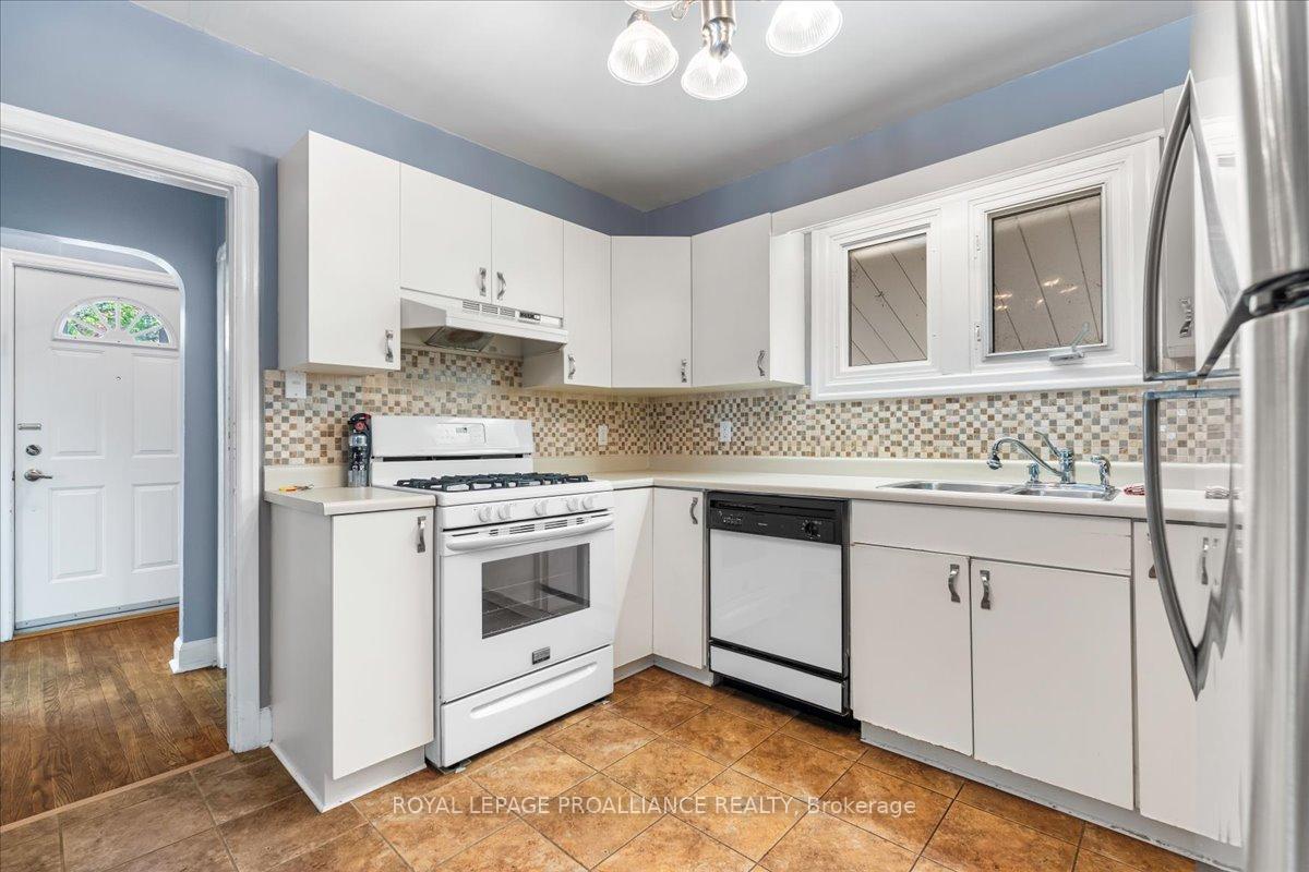 Photo 9 of 27 Crestview Avenue, Belleville, Belleville Ward — HOMEH
