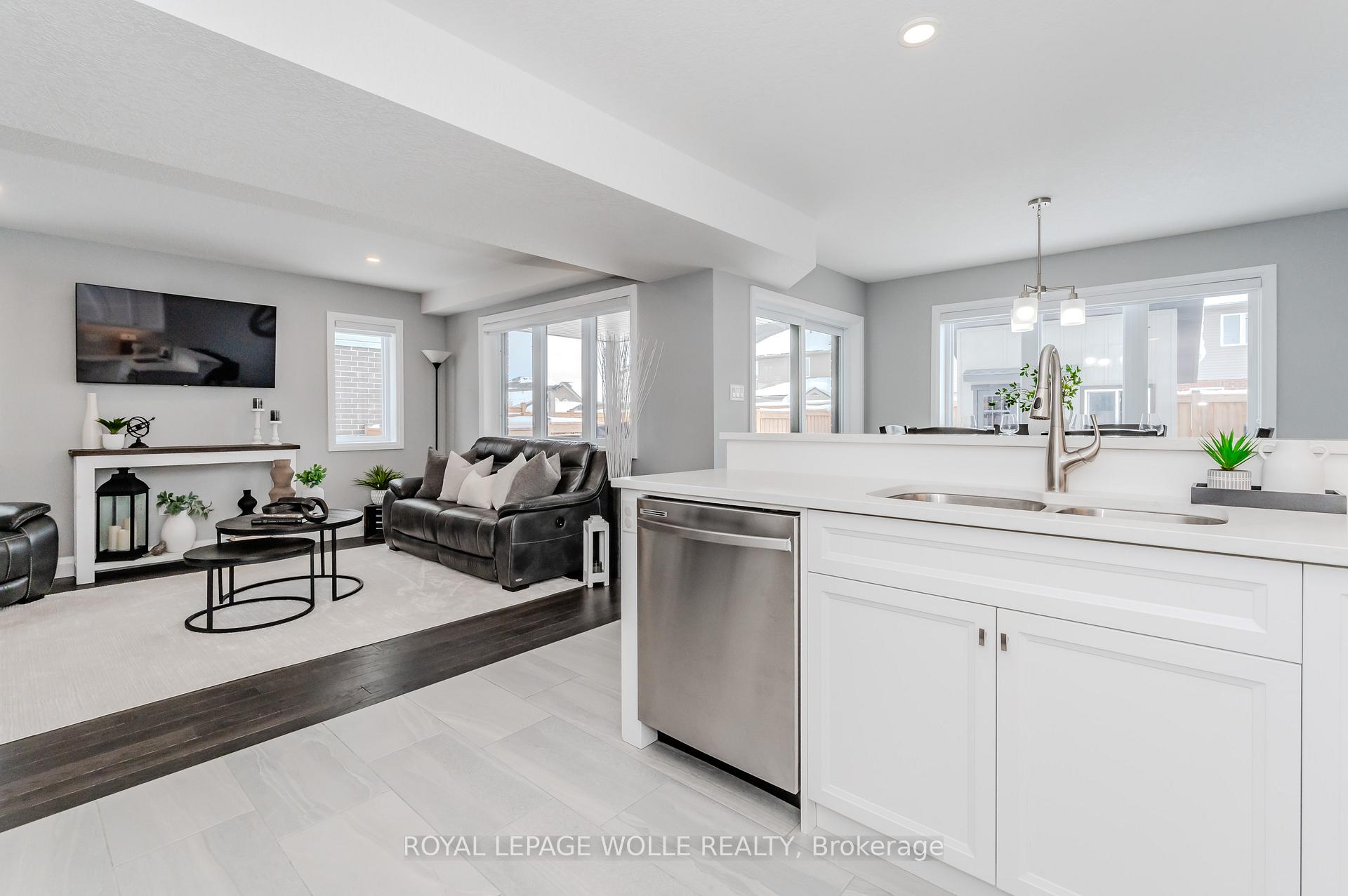 Photo 12 of 118 Stephenson Way, Minto — HOMEH