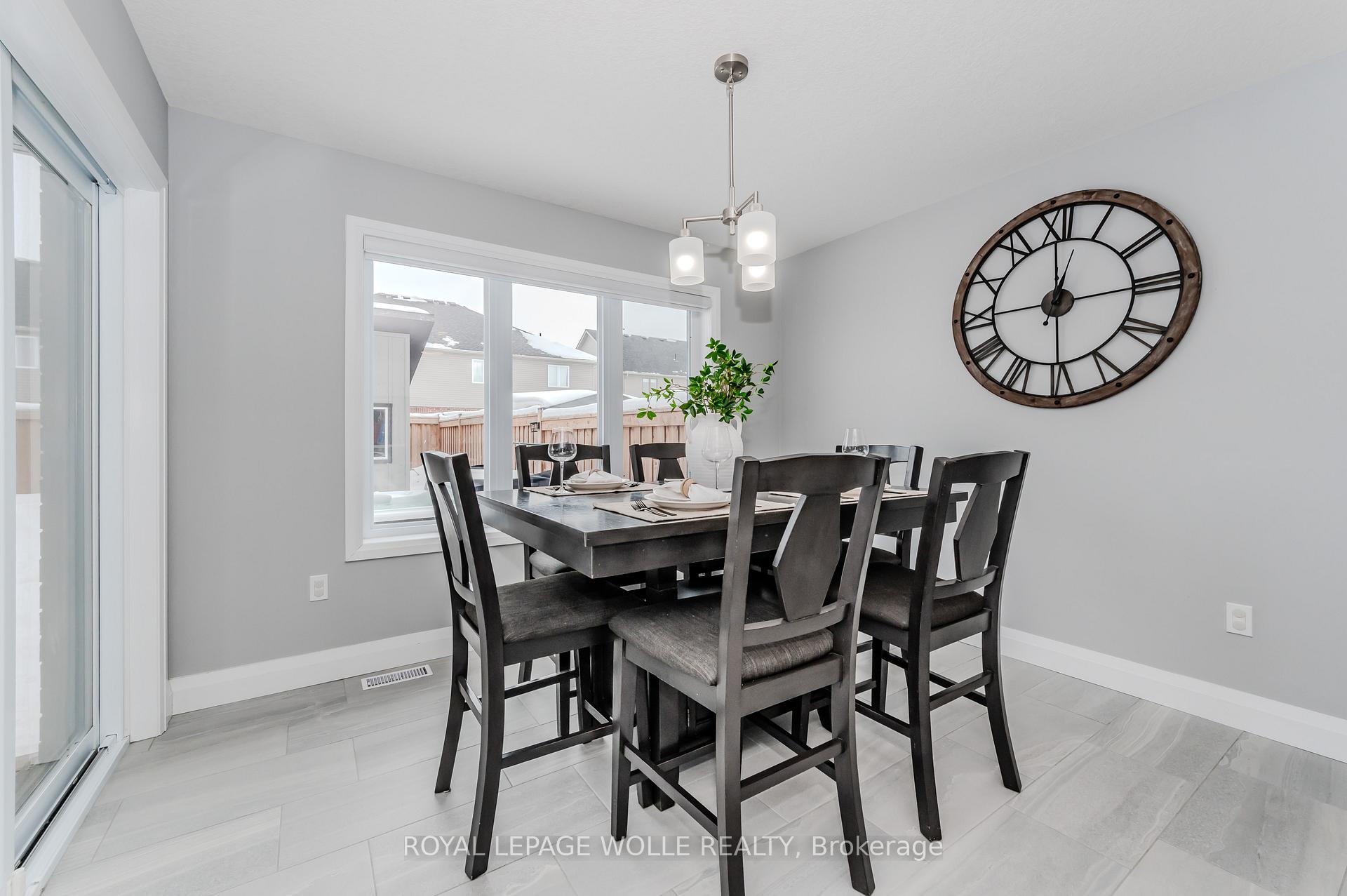 Photo 4 of 118 Stephenson Way, Minto — HOMEH