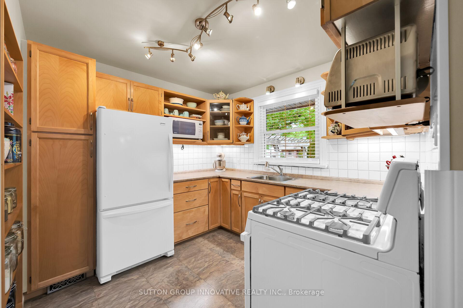 Photo 6 of 175 West 25th Street, Hamilton, Westcliffe — HOMEH