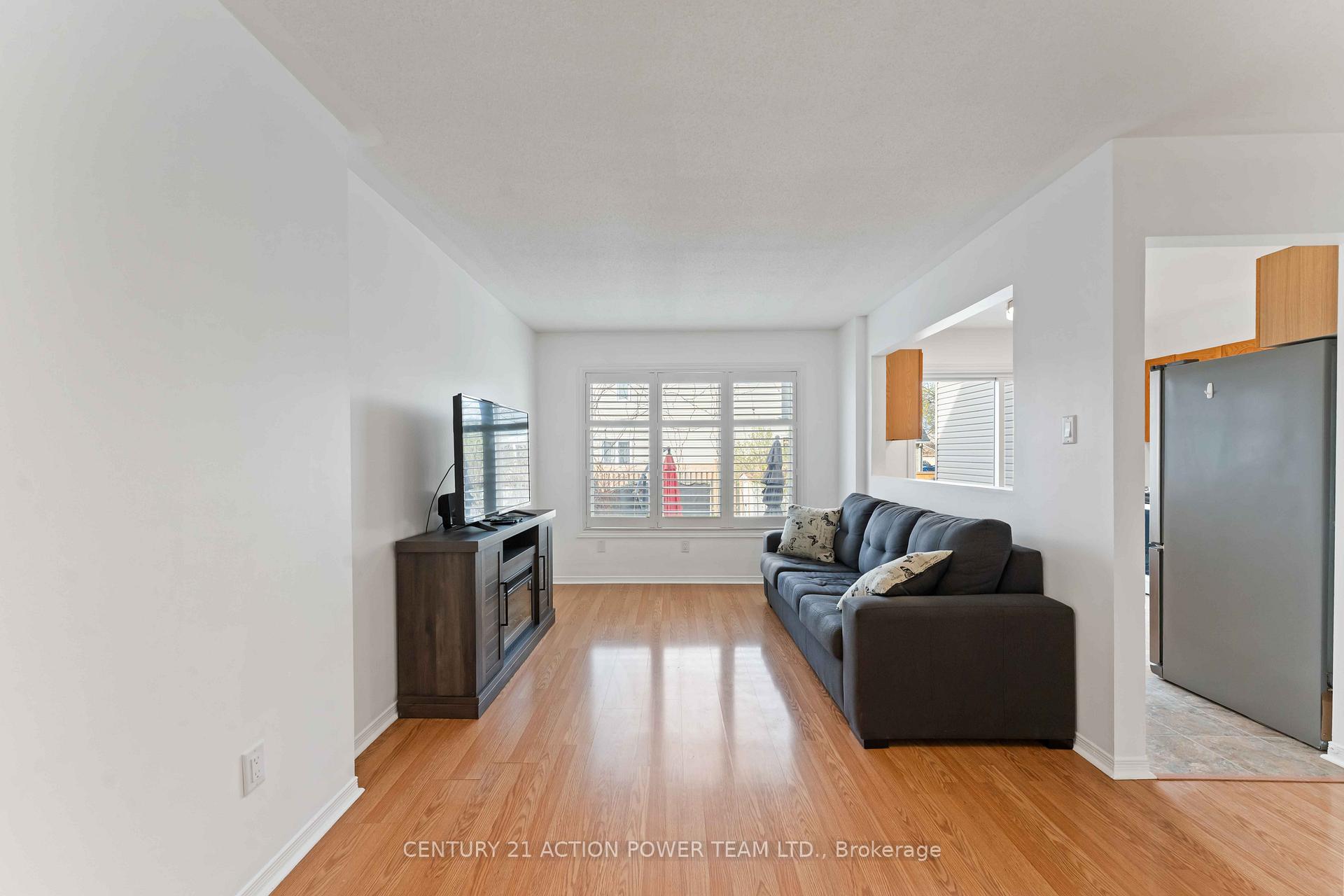 Photo 3 of 1887 Hialeah Drive, Ottawa, Fallingbrook/Gardenway South — HOMEH