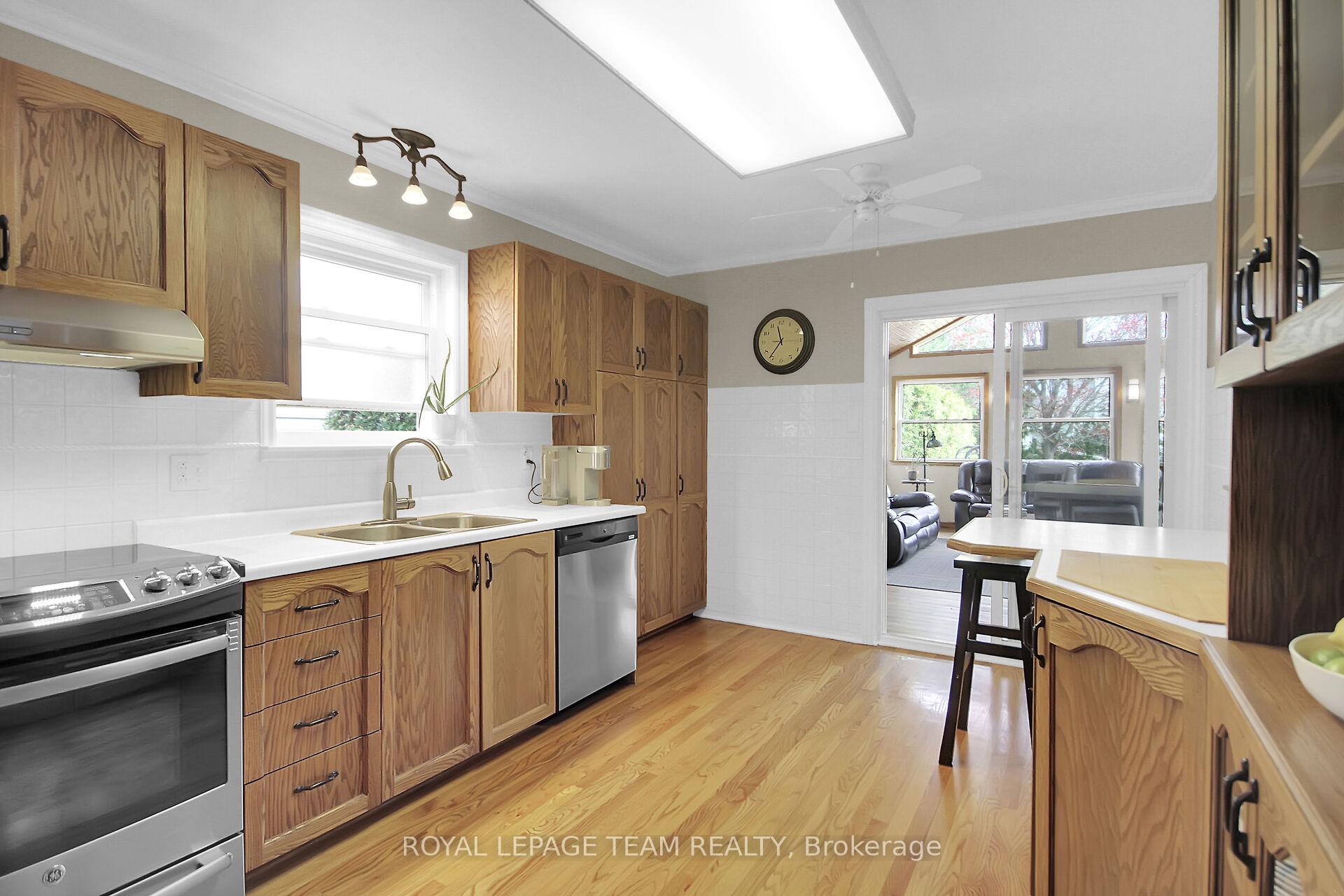 Photo 4 of 45 Denham Way, Ottawa, Stittsville (Central) — HOMEH