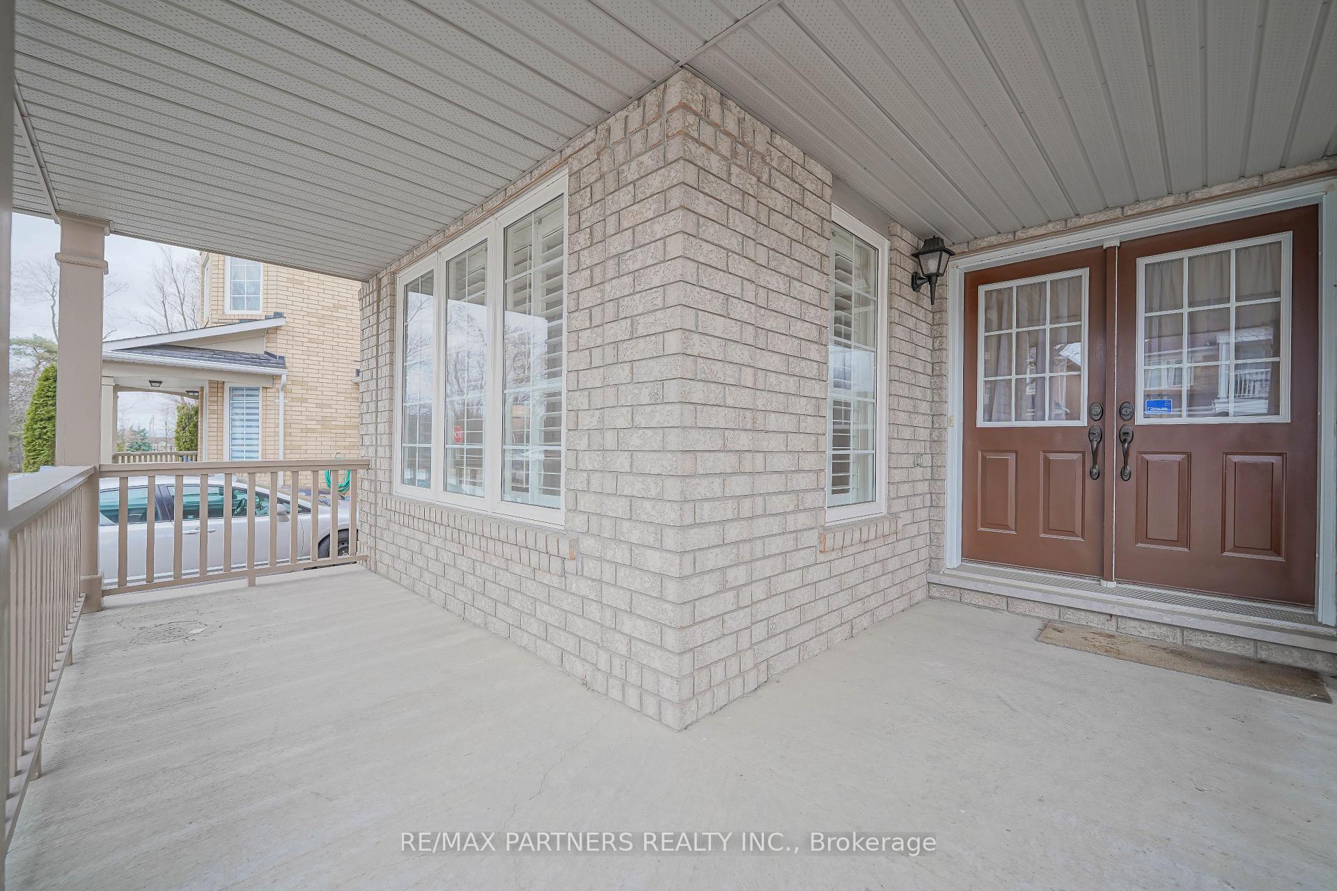 Photo 3 of 4 Tower Bridge Crescent, Markham, Berczy — HOMEH
