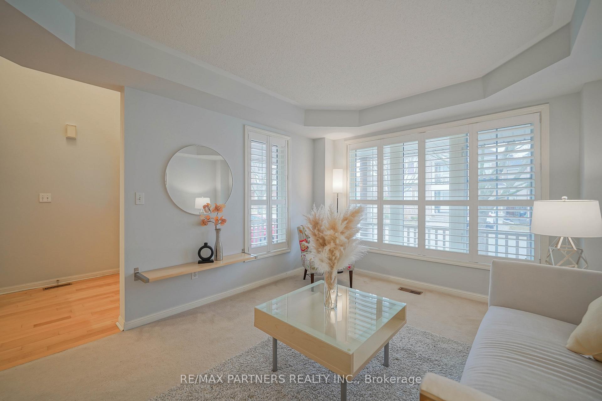 Photo 18 of 4 Tower Bridge Crescent, Markham, Berczy — HOMEH
