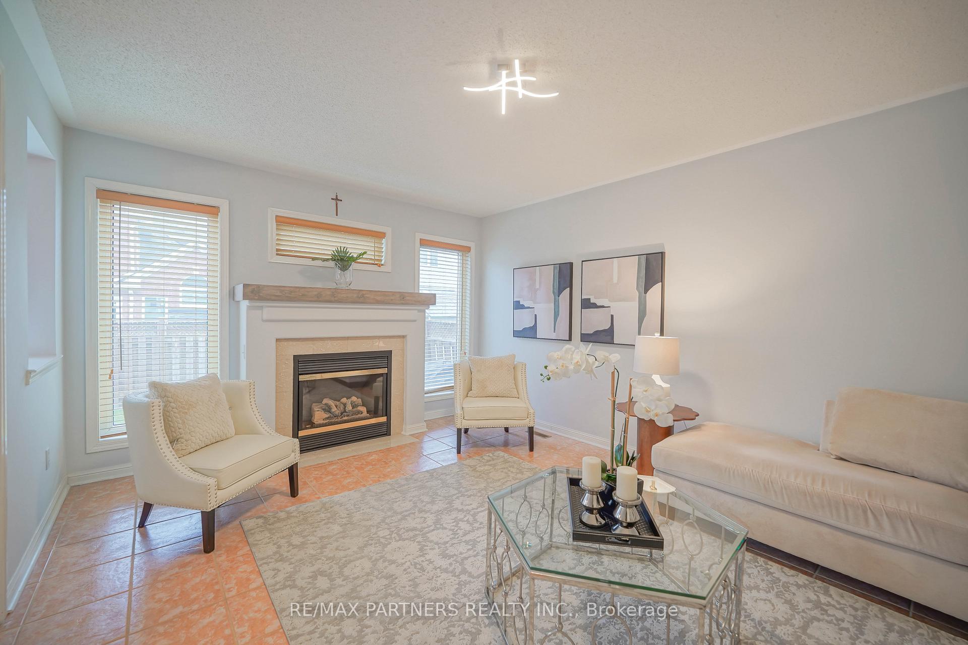 Photo 26 of 4 Tower Bridge Crescent, Markham, Berczy — HOMEH