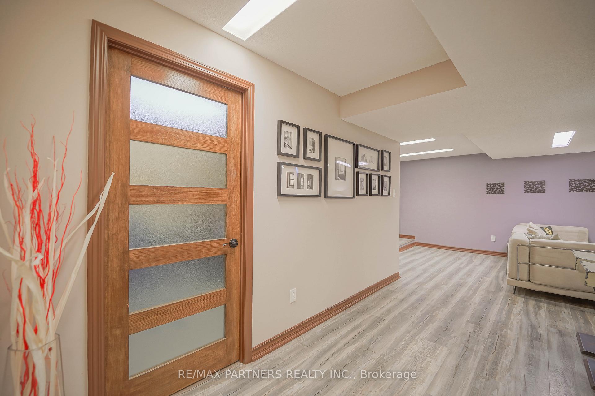 Photo 32 of 4 Tower Bridge Crescent, Markham, Berczy — HOMEH
