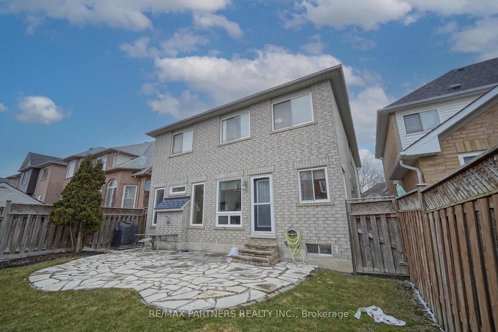 Photo 34 of 4 Tower Bridge Crescent, Markham, Berczy — HOMEH