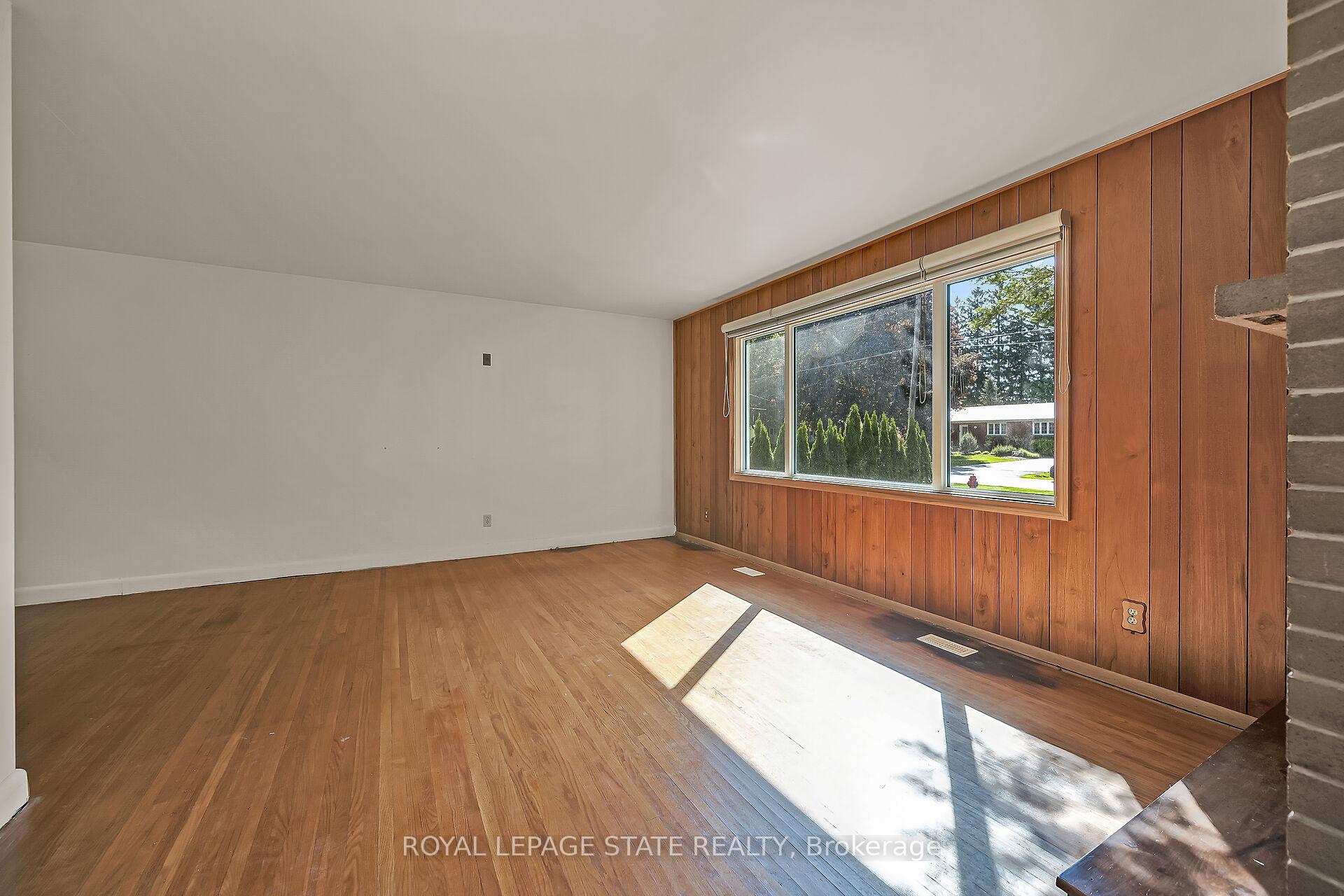 Photo 11 of 559 Westview Avenue, Hamilton, Ancaster — HOMEH