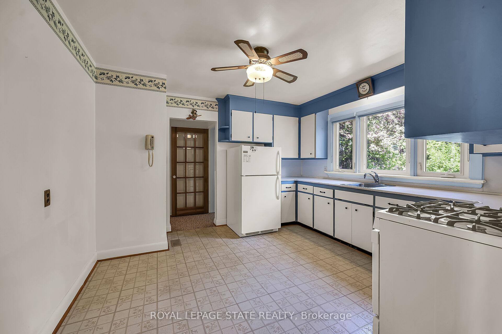 Photo 14 of 559 Westview Avenue, Hamilton, Ancaster — HOMEH