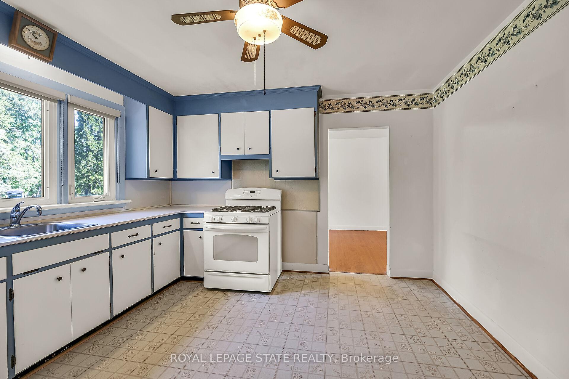 Photo 9 of 559 Westview Avenue, Hamilton, Ancaster — HOMEH
