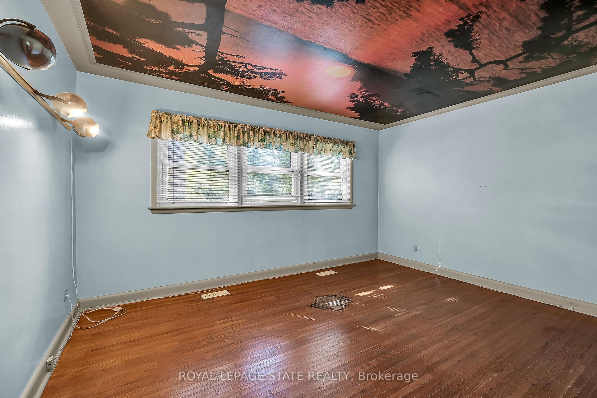 Photo 20 of 559 Westview Avenue, Hamilton, Ancaster — HOMEH