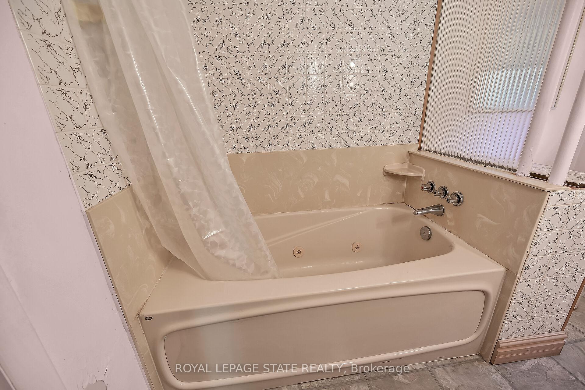 Photo 44 of 559 Westview Avenue, Hamilton, Ancaster — HOMEH