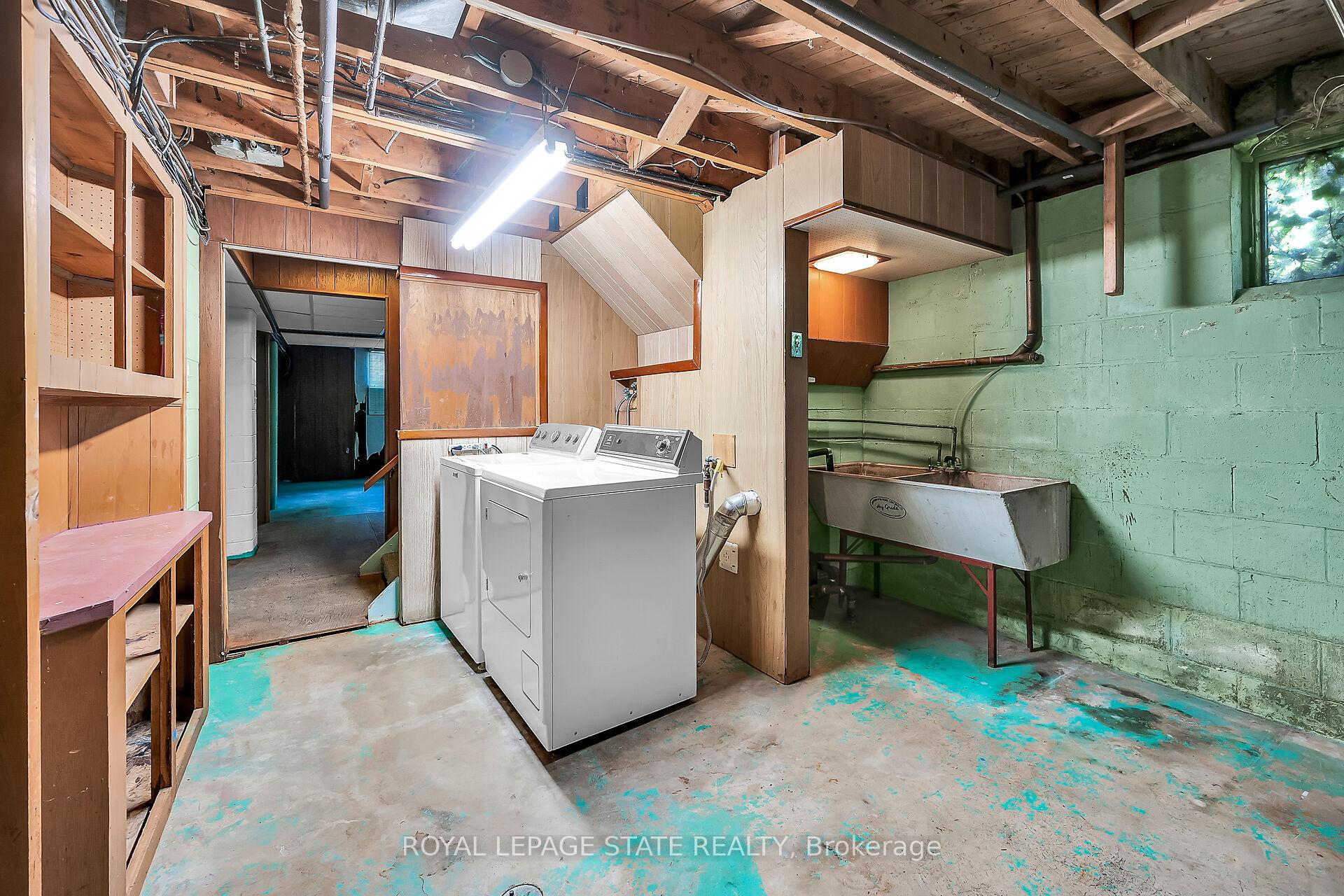 Photo 3 of 559 Westview Avenue, Hamilton, Ancaster — HOMEH