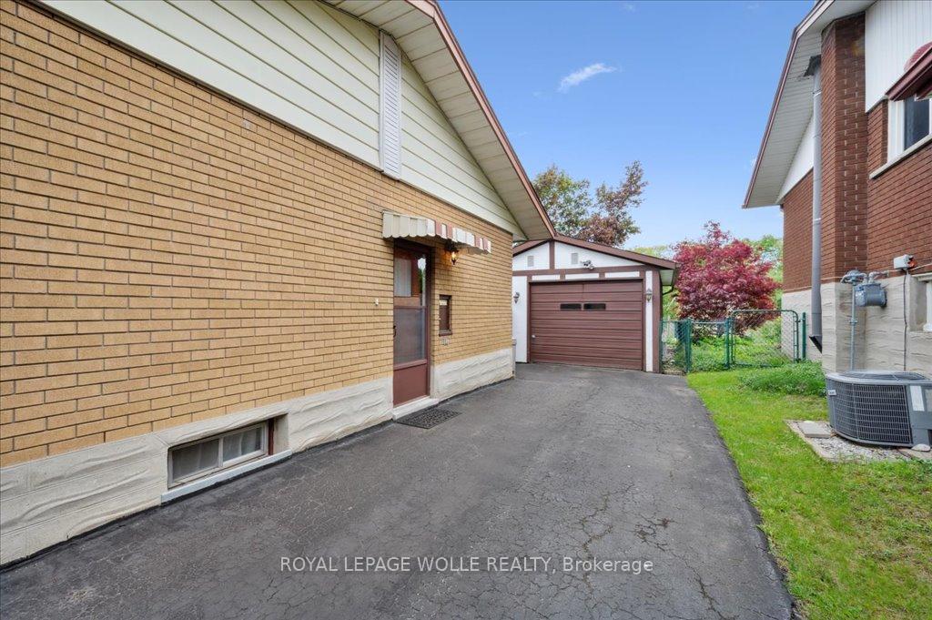 Photo 23 of 79 Rennie Drive, Kitchener — HOMEH