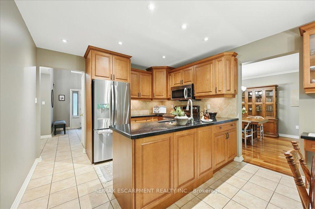 Photo 10 of 31 Forestview Drive, Hamilton, Cootes Paradise — HOMEH