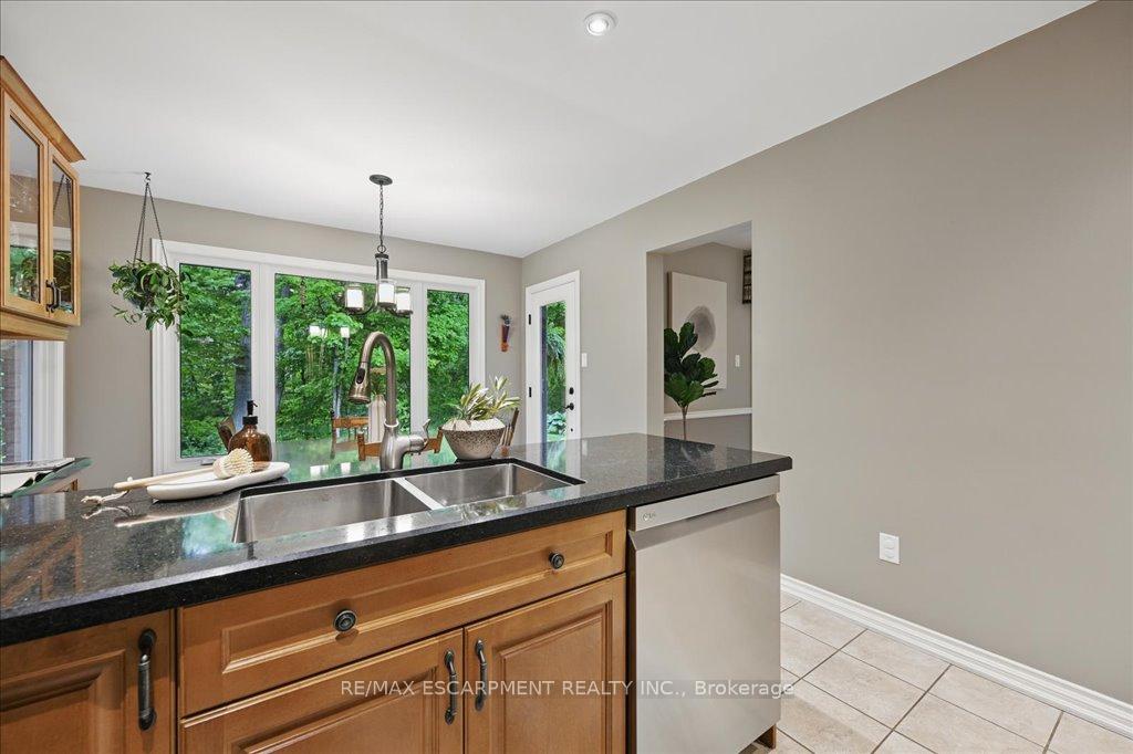 Photo 12 of 31 Forestview Drive, Hamilton, Cootes Paradise — HOMEH