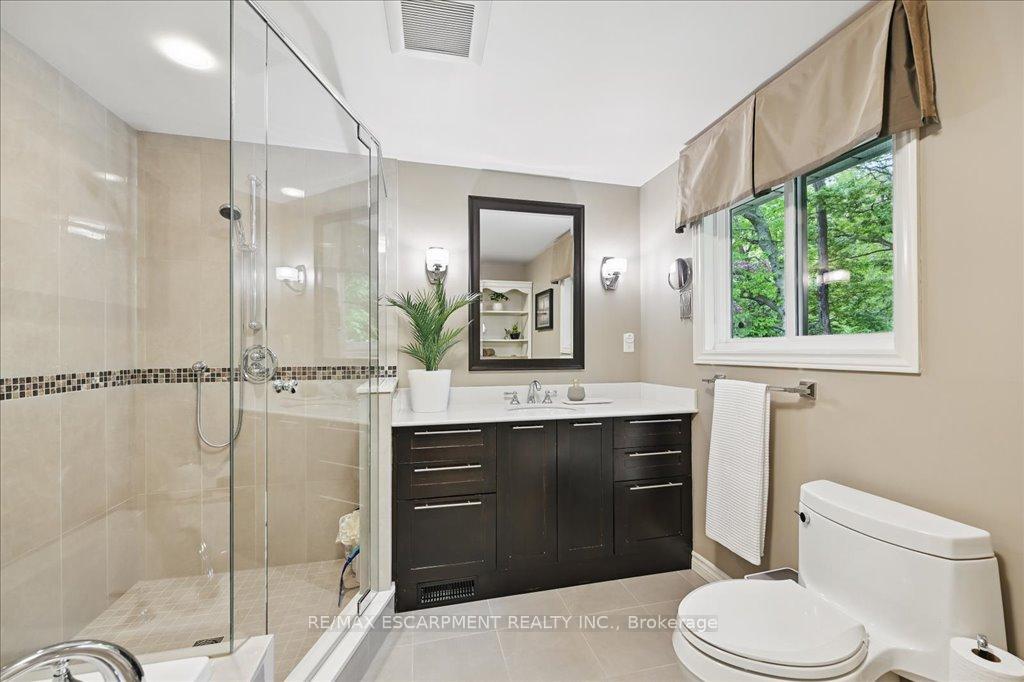 Photo 13 of 31 Forestview Drive, Hamilton, Cootes Paradise — HOMEH
