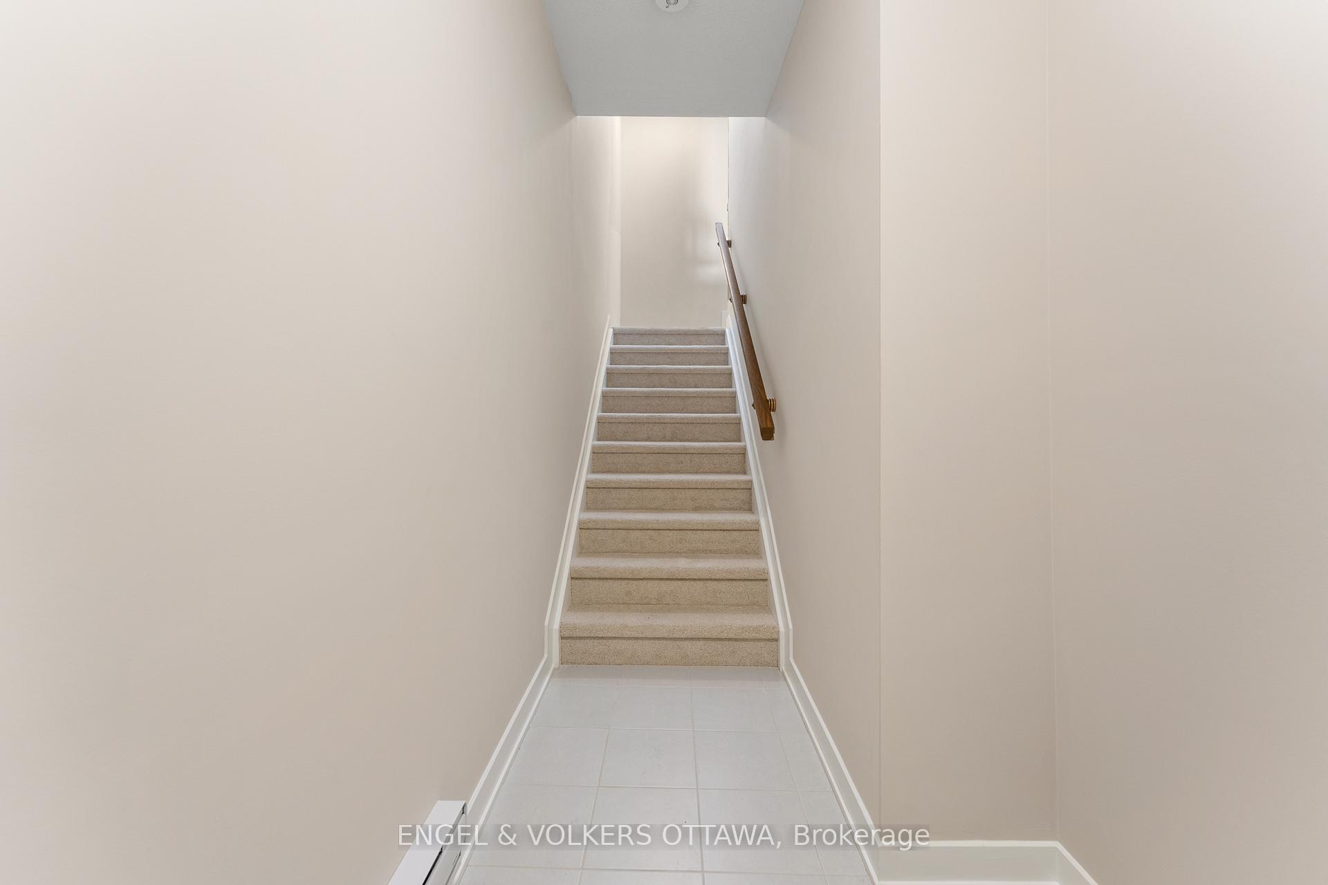 Photo 2 of 236 Mishi Private, Ottawa, CFB Rockcliffe and Area — HOMEH
