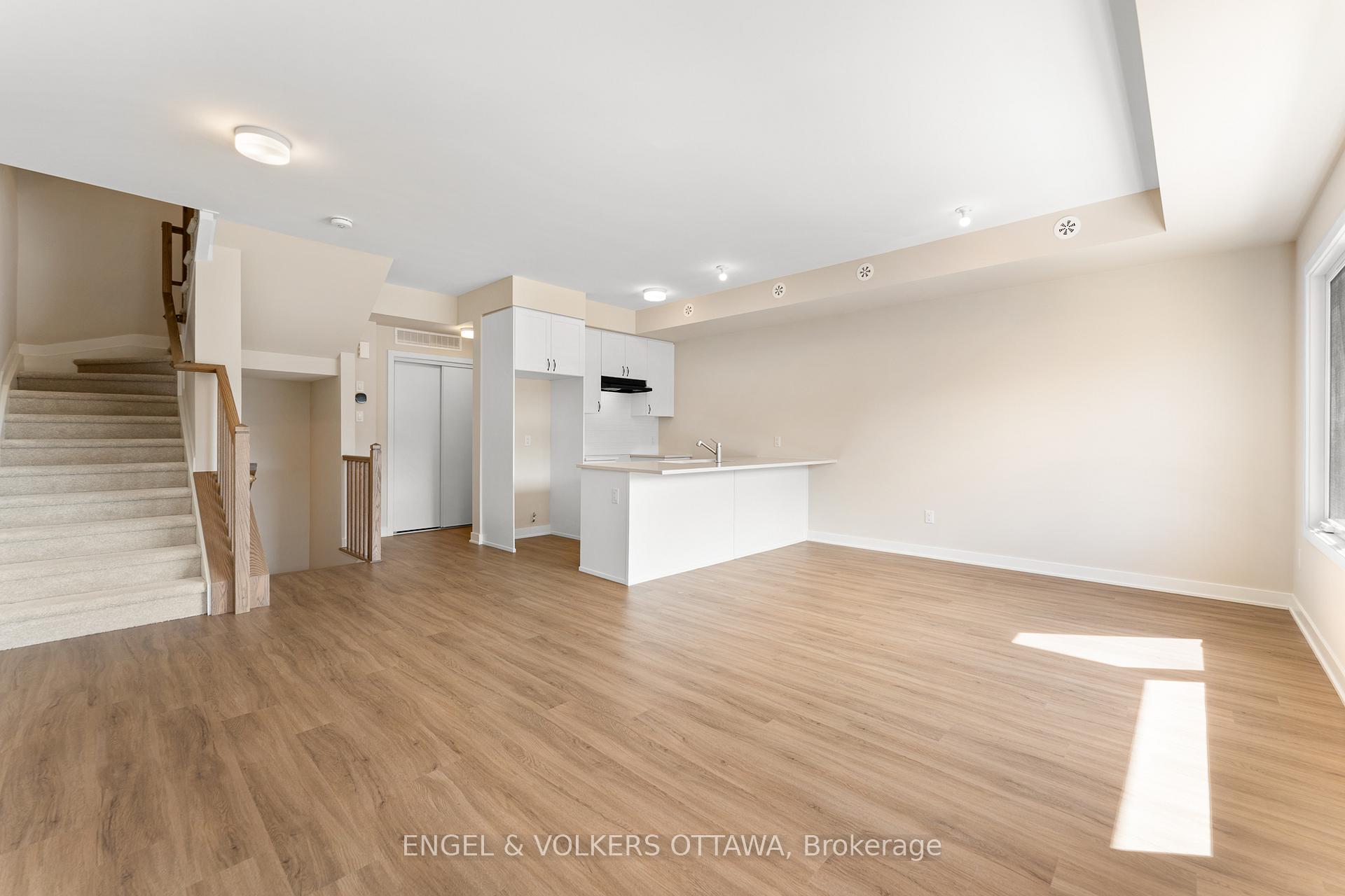 Photo 5 of 236 Mishi Private, Ottawa, CFB Rockcliffe and Area — HOMEH