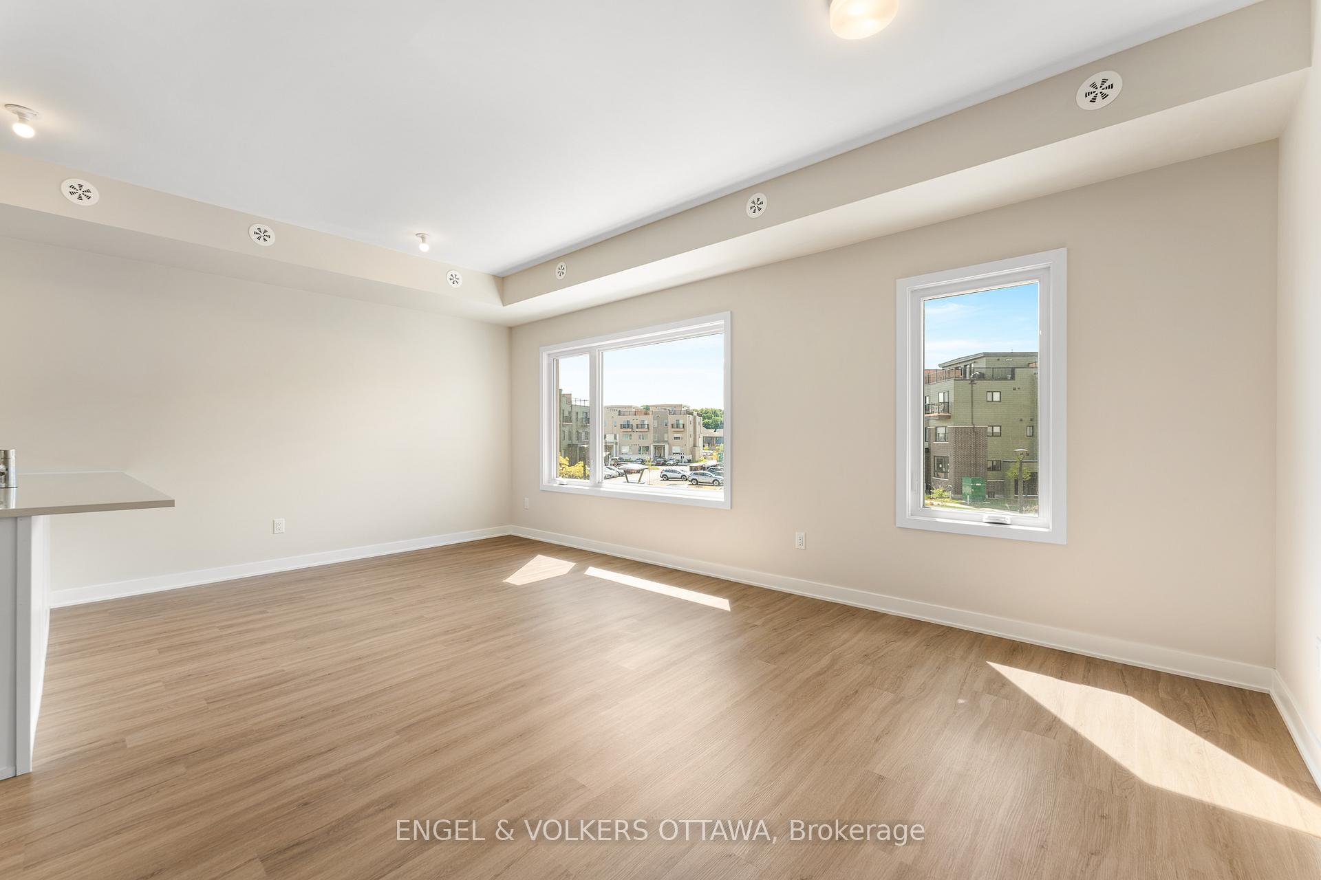 Photo 4 of 236 Mishi Private, Ottawa, CFB Rockcliffe and Area — HOMEH