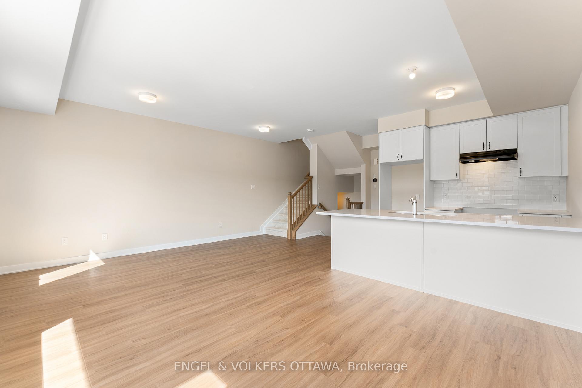 Photo 7 of 236 Mishi Private, Ottawa, CFB Rockcliffe and Area — HOMEH