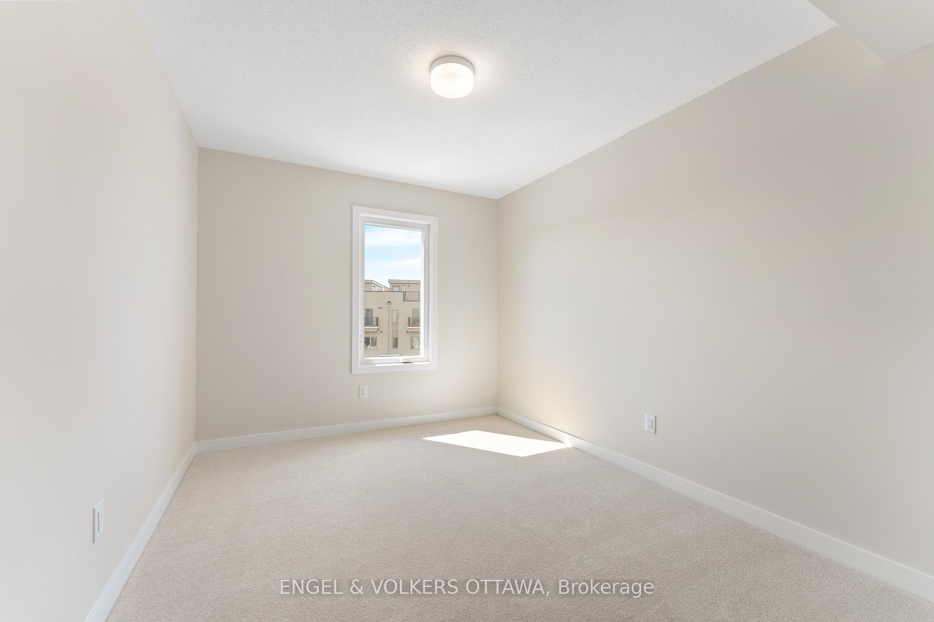 Photo 12 of 236 Mishi Private, Ottawa, CFB Rockcliffe and Area — HOMEH