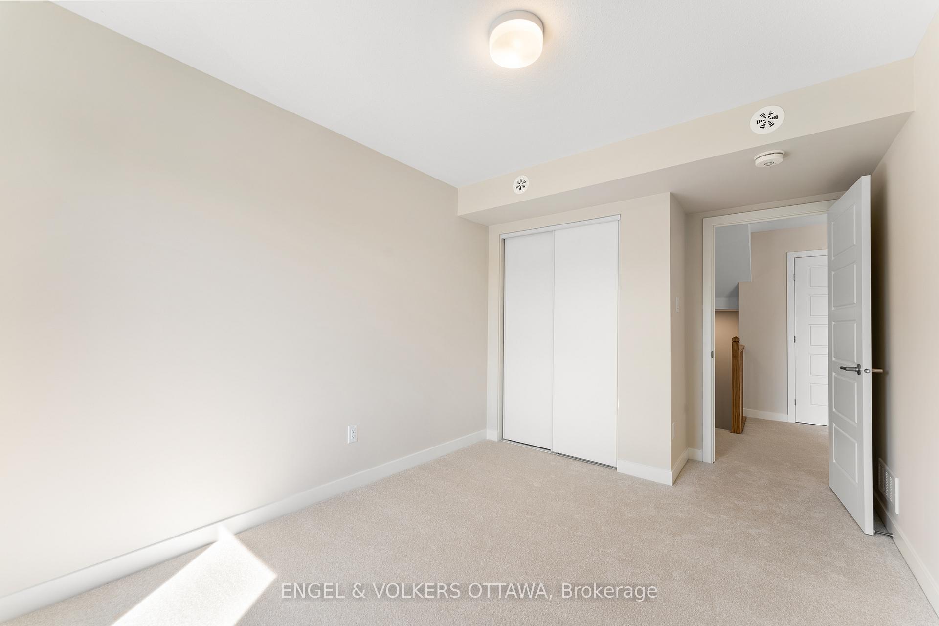 Photo 15 of 236 Mishi Private, Ottawa, CFB Rockcliffe and Area — HOMEH