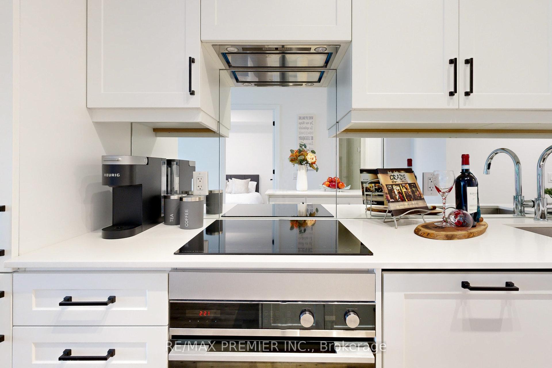 Photo 4 of Unit Suite 1907, 9085 Jane Street, Vaughan, Concord — HOMEH