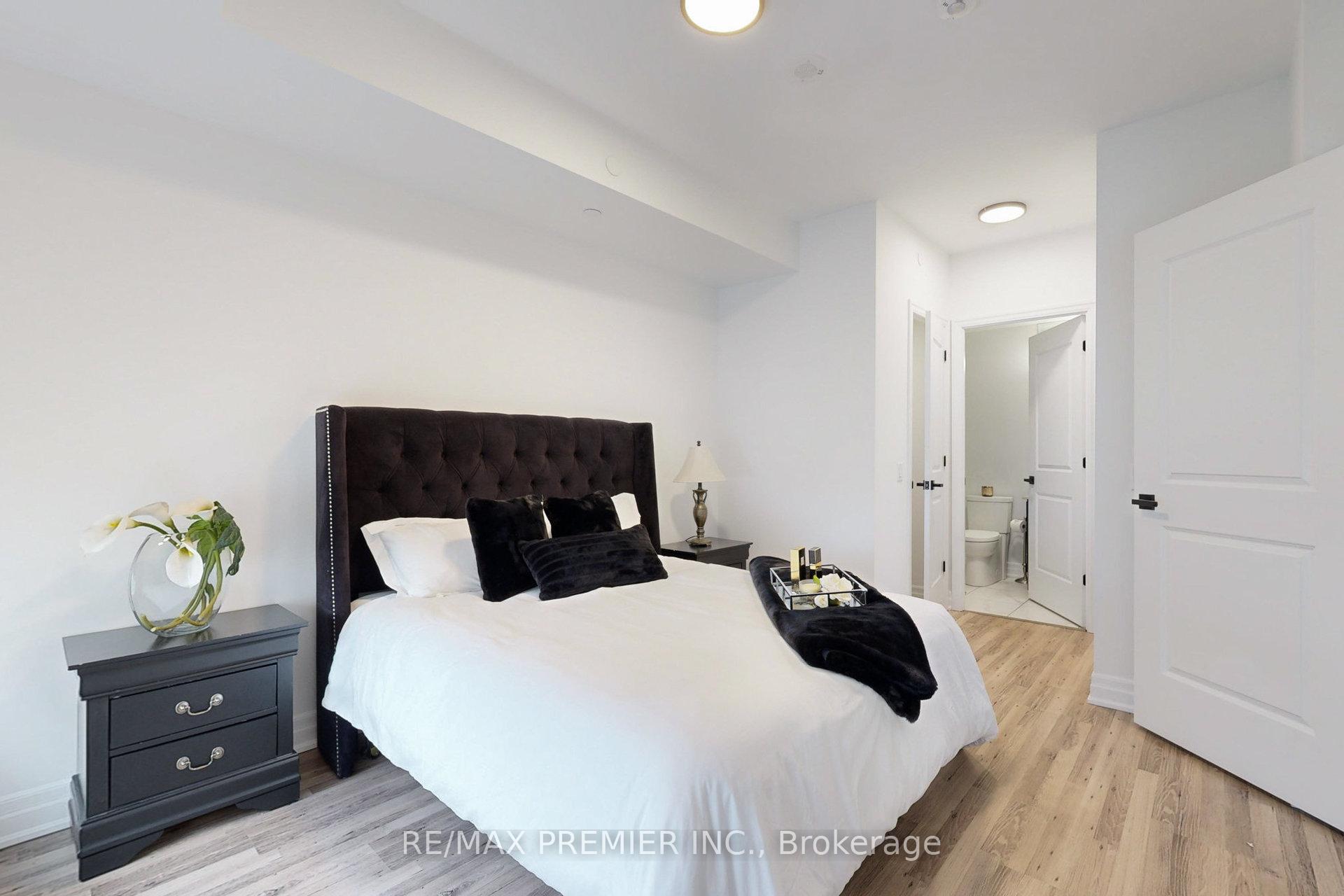 Photo 15 of Unit Suite 1907, 9085 Jane Street, Vaughan, Concord — HOMEH