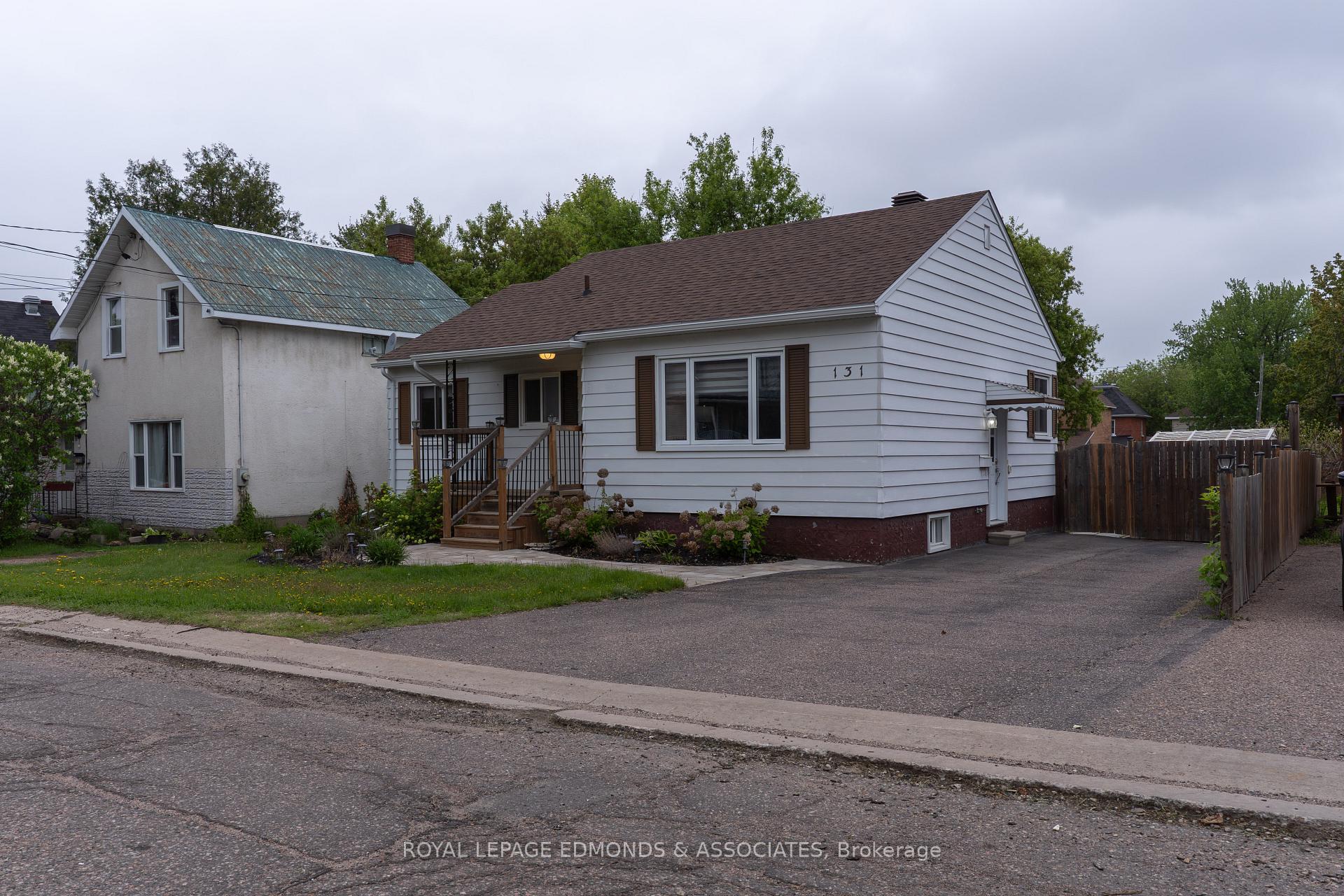 Photo 2 of 131 Irving Street, Pembroke — HOMEH