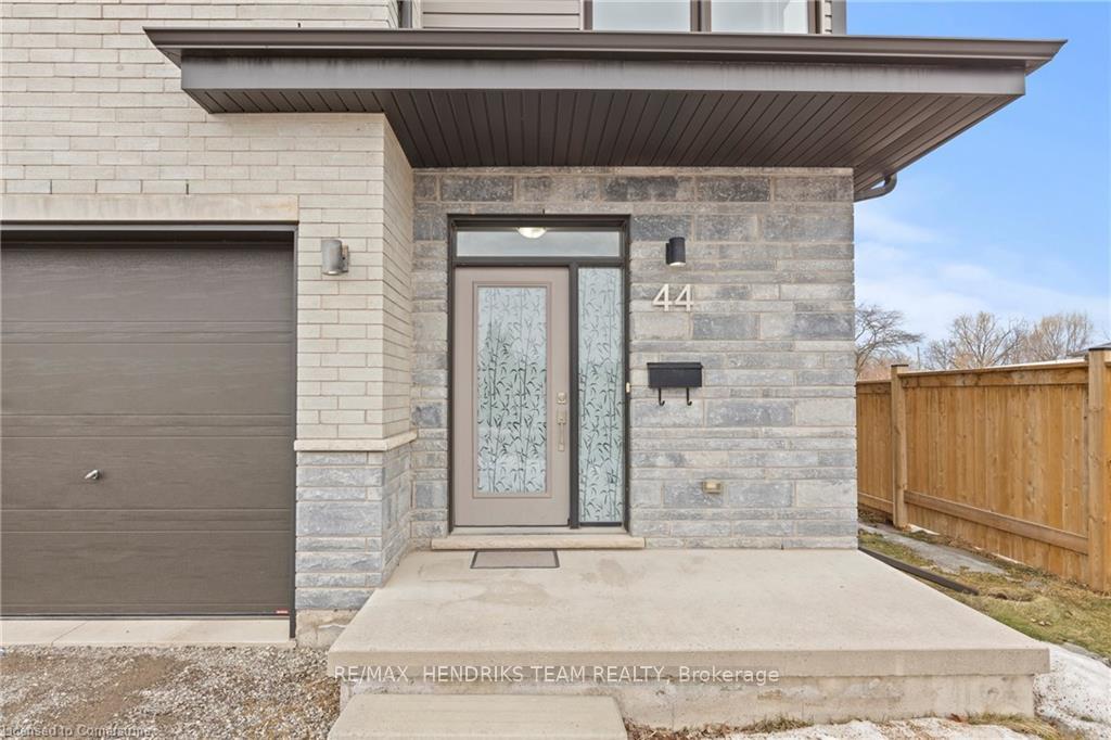 Photo 3 of 44 Woodburn Avenue, St. Catharines, Oakdale — HOMEH