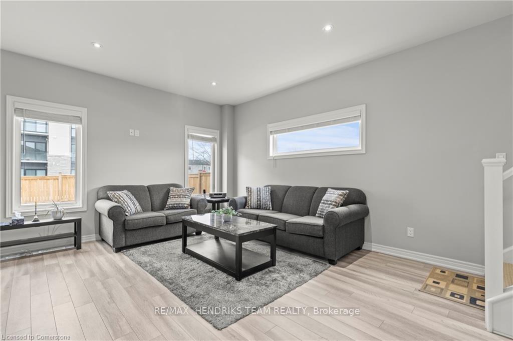 Photo 7 of 44 Woodburn Avenue, St. Catharines, Oakdale — HOMEH