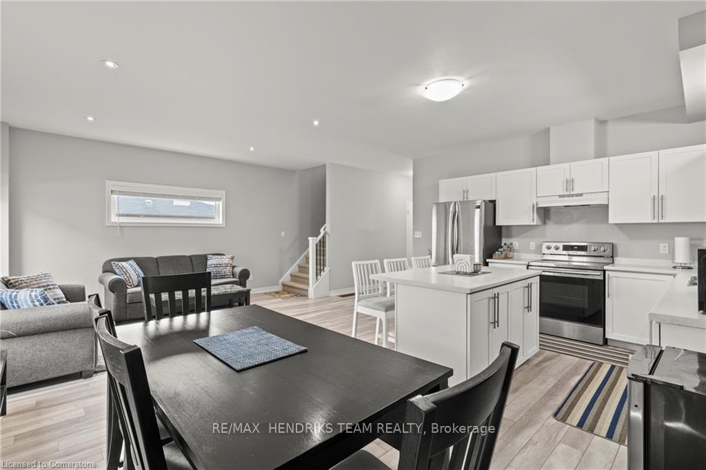 Photo 13 of 44 Woodburn Avenue, St. Catharines, Oakdale — HOMEH