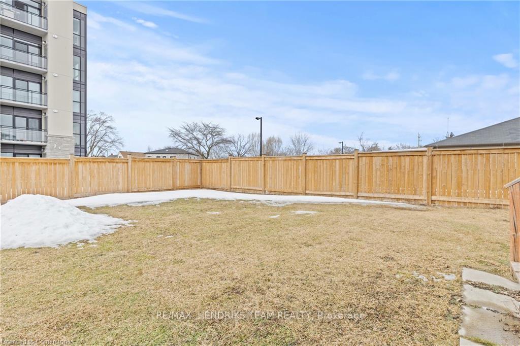 Photo 23 of 44 Woodburn Avenue, St. Catharines, Oakdale — HOMEH