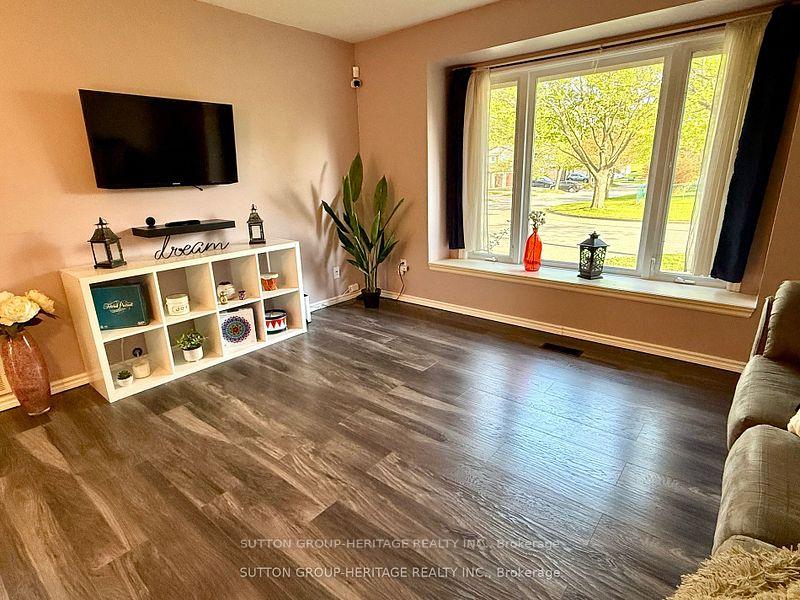 Photo 13 of 847 Gentry Crescent, Oshawa, Eastdale — HOMEH