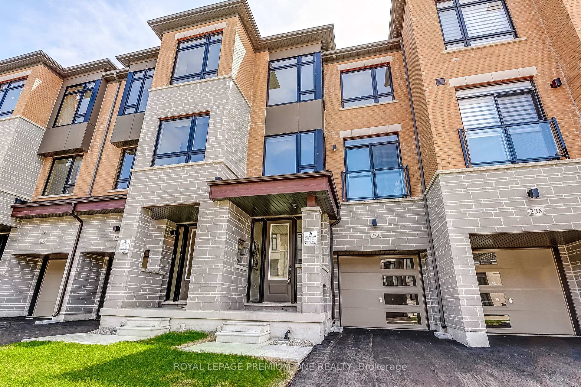 Photo 17 of 232 Tennant Circle, Vaughan, Vellore Village — HOMEH