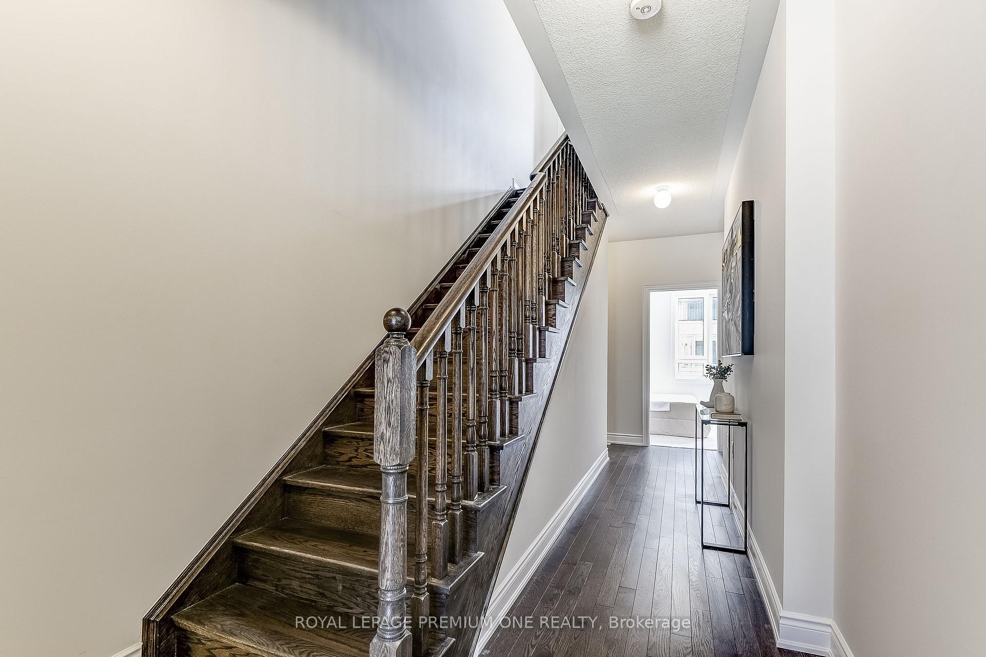 Photo 3 of 232 Tennant Circle, Vaughan, Vellore Village — HOMEH