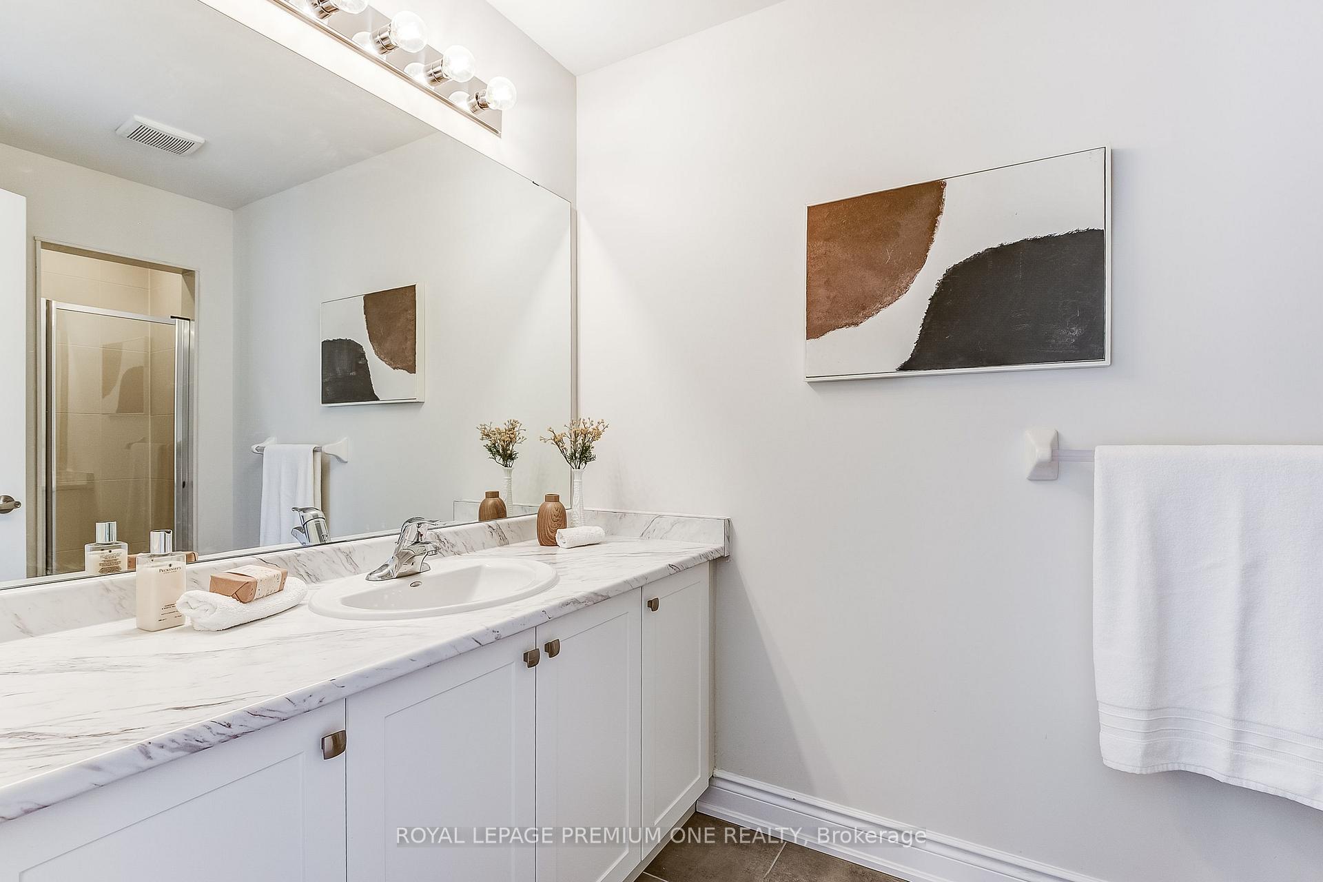 Photo 4 of 232 Tennant Circle, Vaughan, Vellore Village — HOMEH