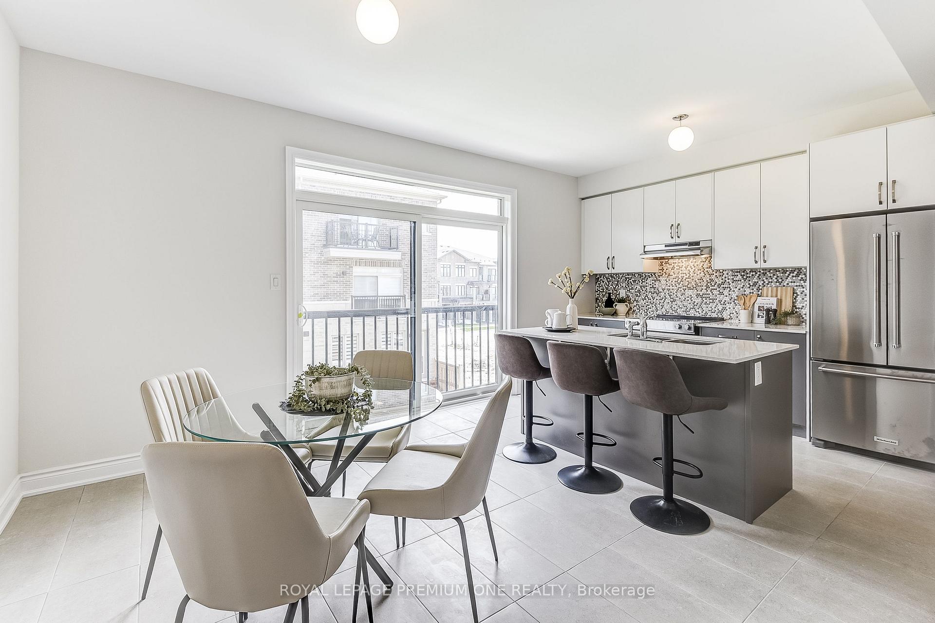 Photo 5 of 232 Tennant Circle, Vaughan, Vellore Village — HOMEH