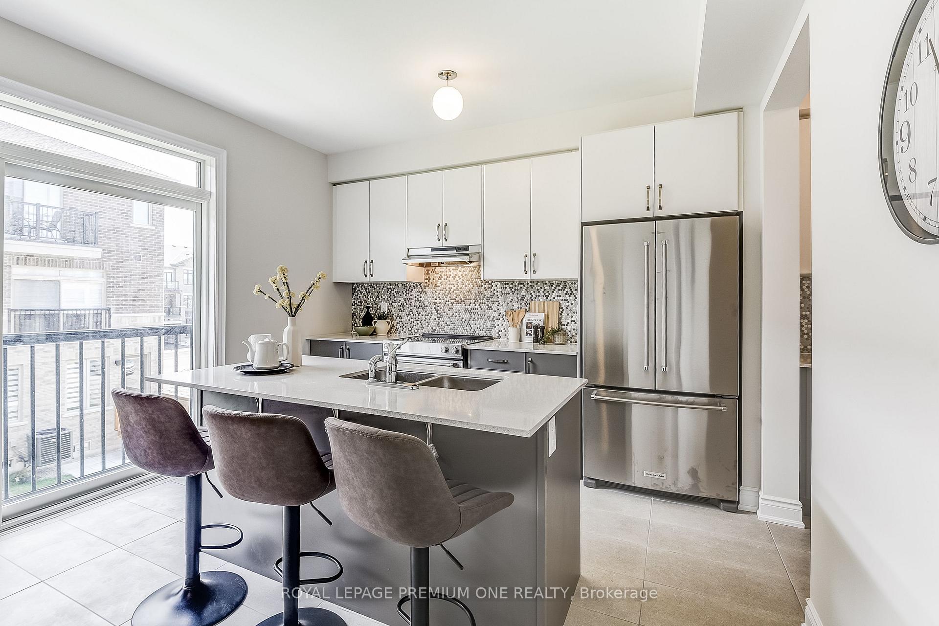 Photo 11 of 232 Tennant Circle, Vaughan, Vellore Village — HOMEH