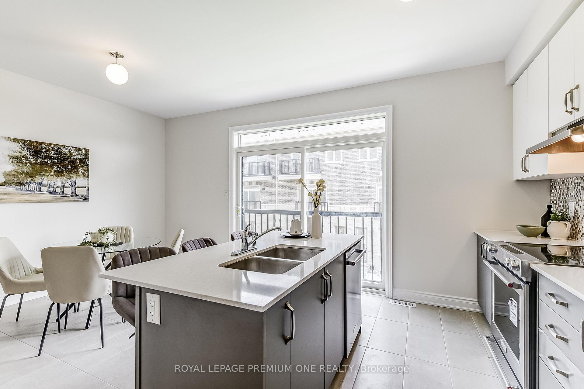 Photo 31 of 232 Tennant Circle, Vaughan, Vellore Village — HOMEH