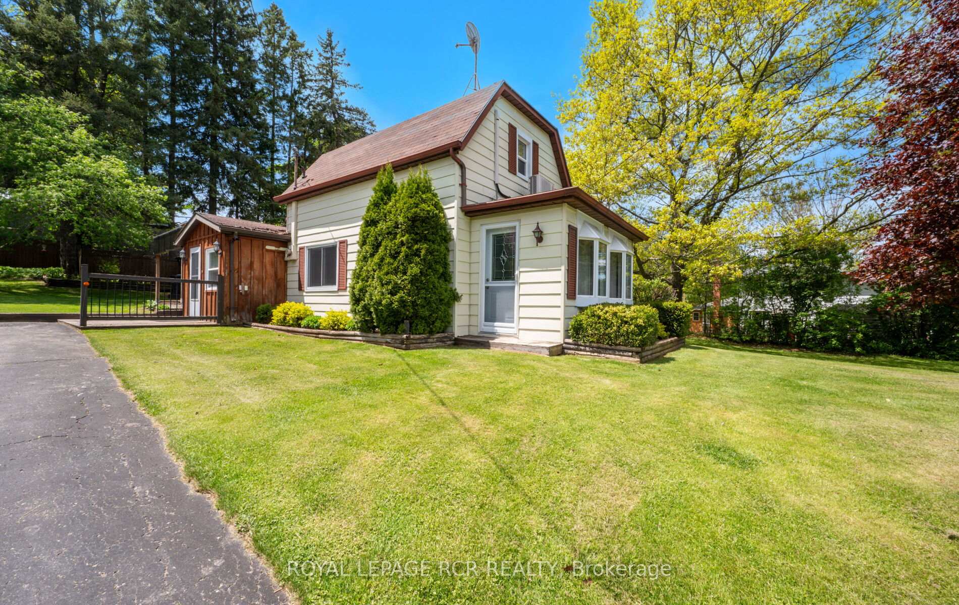 Photo 6 of 18 Charles Street, Caledon, Alton — HOMEH