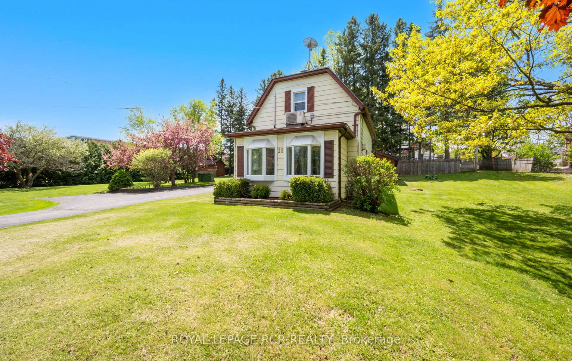 Photo 12 of 18 Charles Street, Caledon, Alton — HOMEH