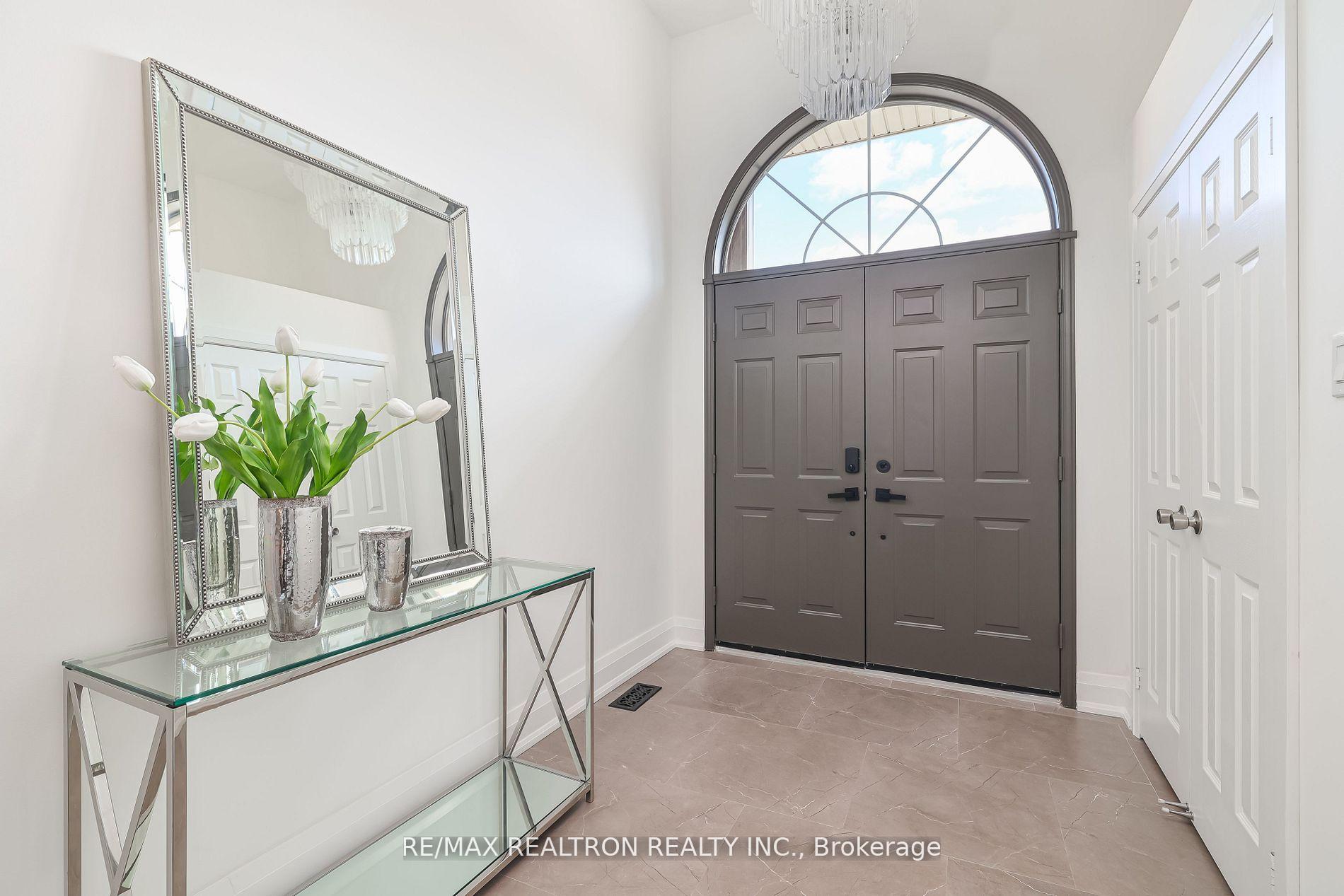 Photo 4 of 18 Sugarforest Drive, Vaughan, Patterson — HOMEH