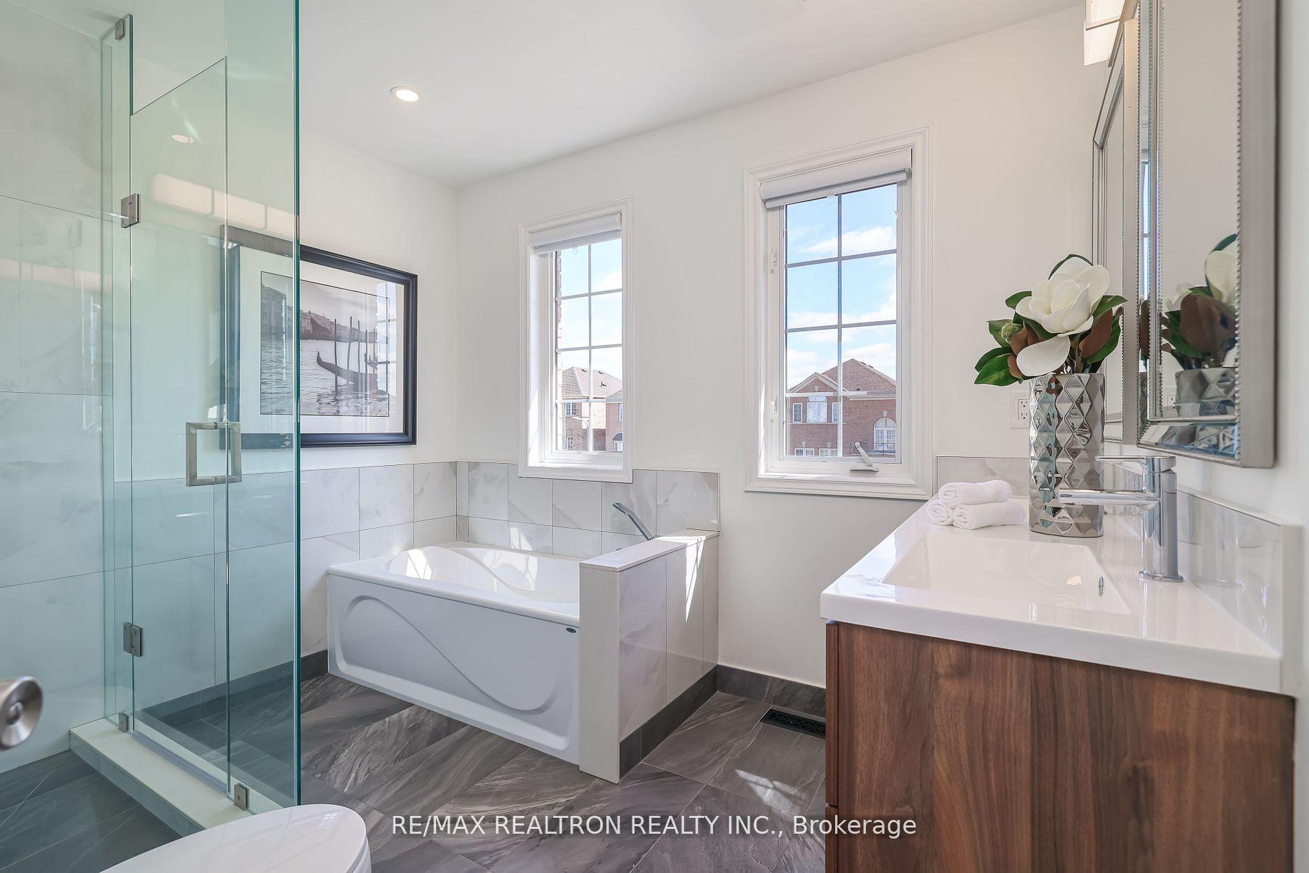 Photo 12 of 18 Sugarforest Drive, Vaughan, Patterson — HOMEH