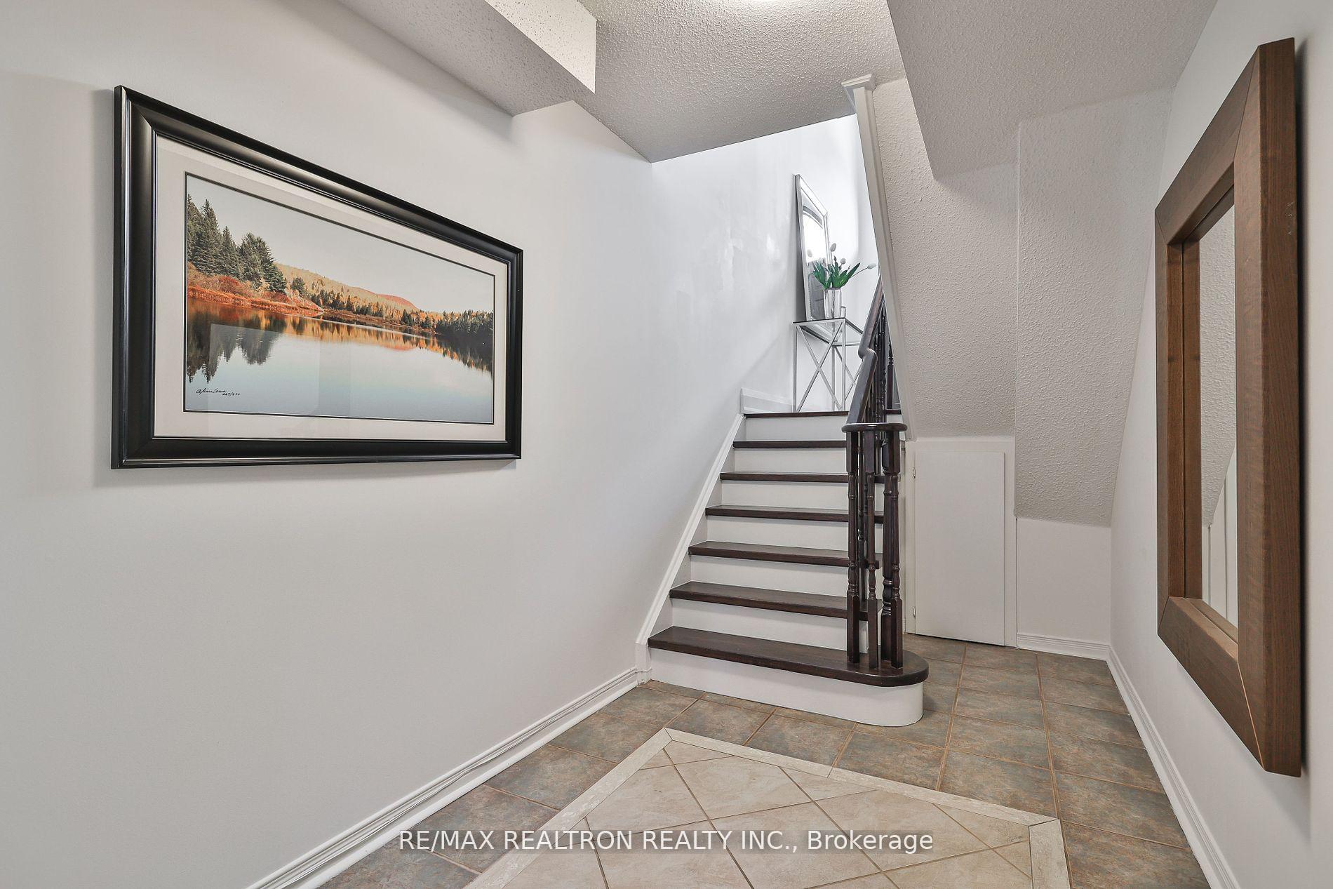 Photo 5 of 18 Sugarforest Drive, Vaughan, Patterson — HOMEH