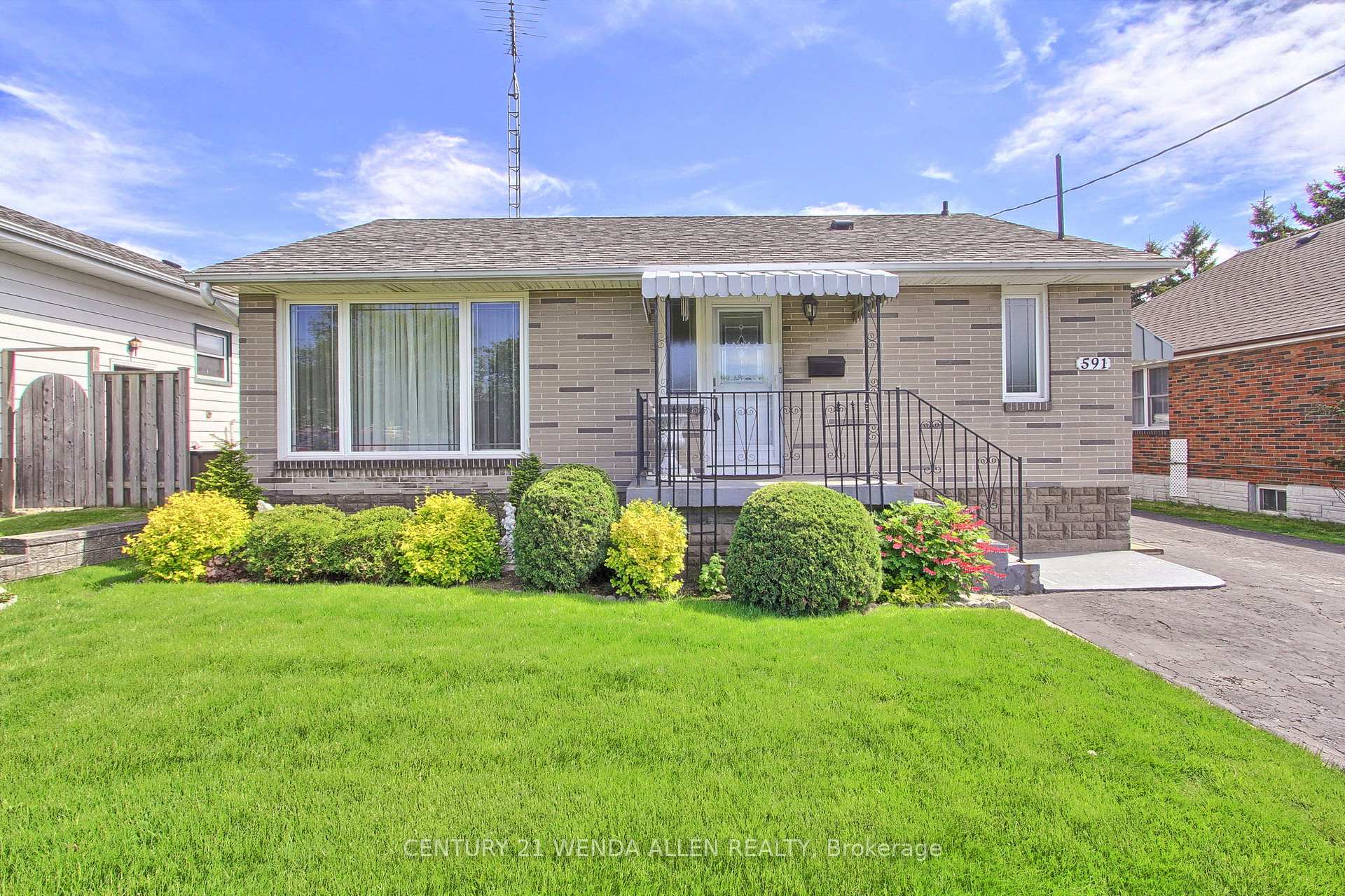 Photo 1 of 591 Adelaide Street W, Oshawa, McLaughlin — HOMEH