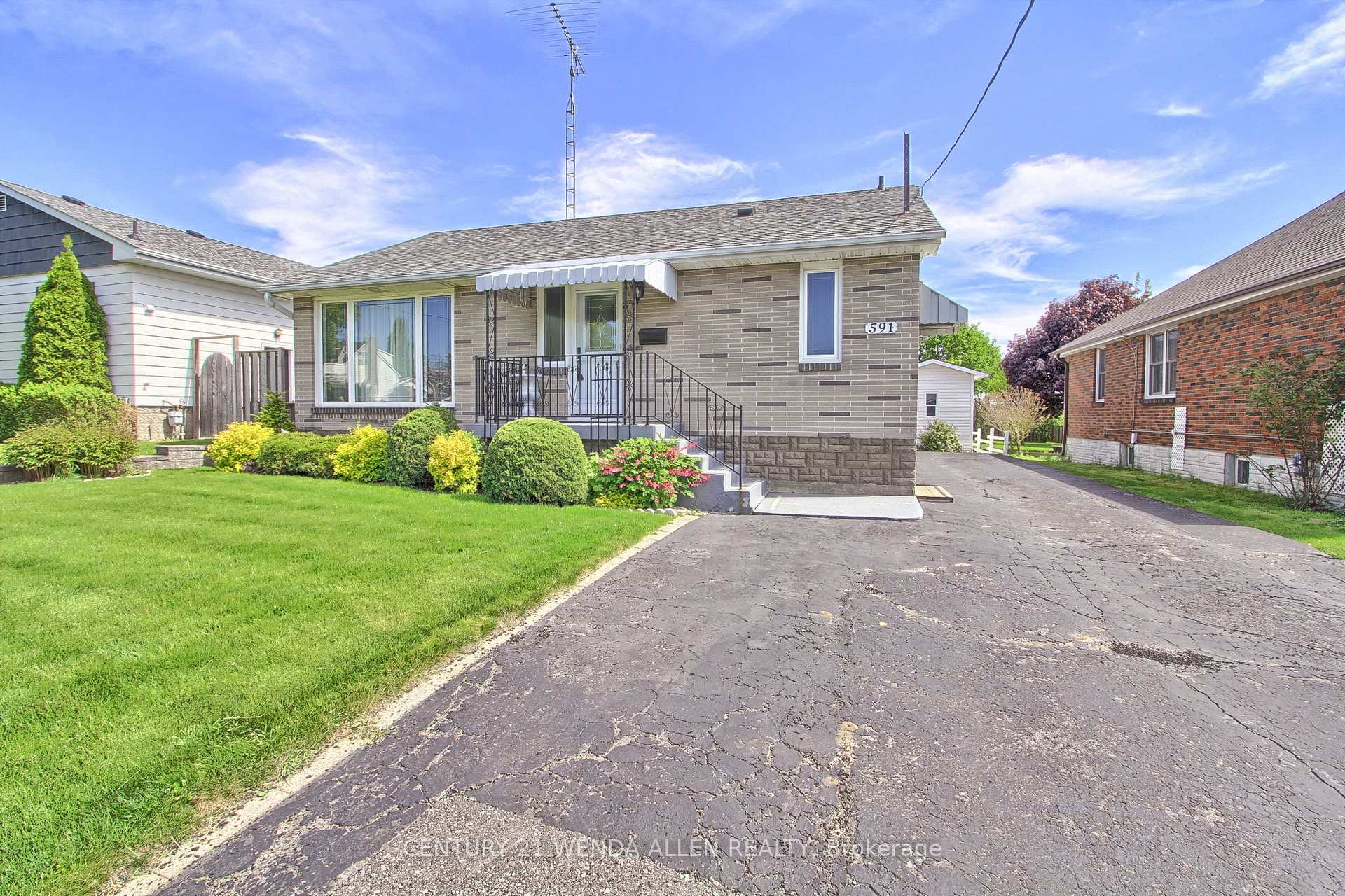 Photo 4 of 591 Adelaide Street W, Oshawa, McLaughlin — HOMEH